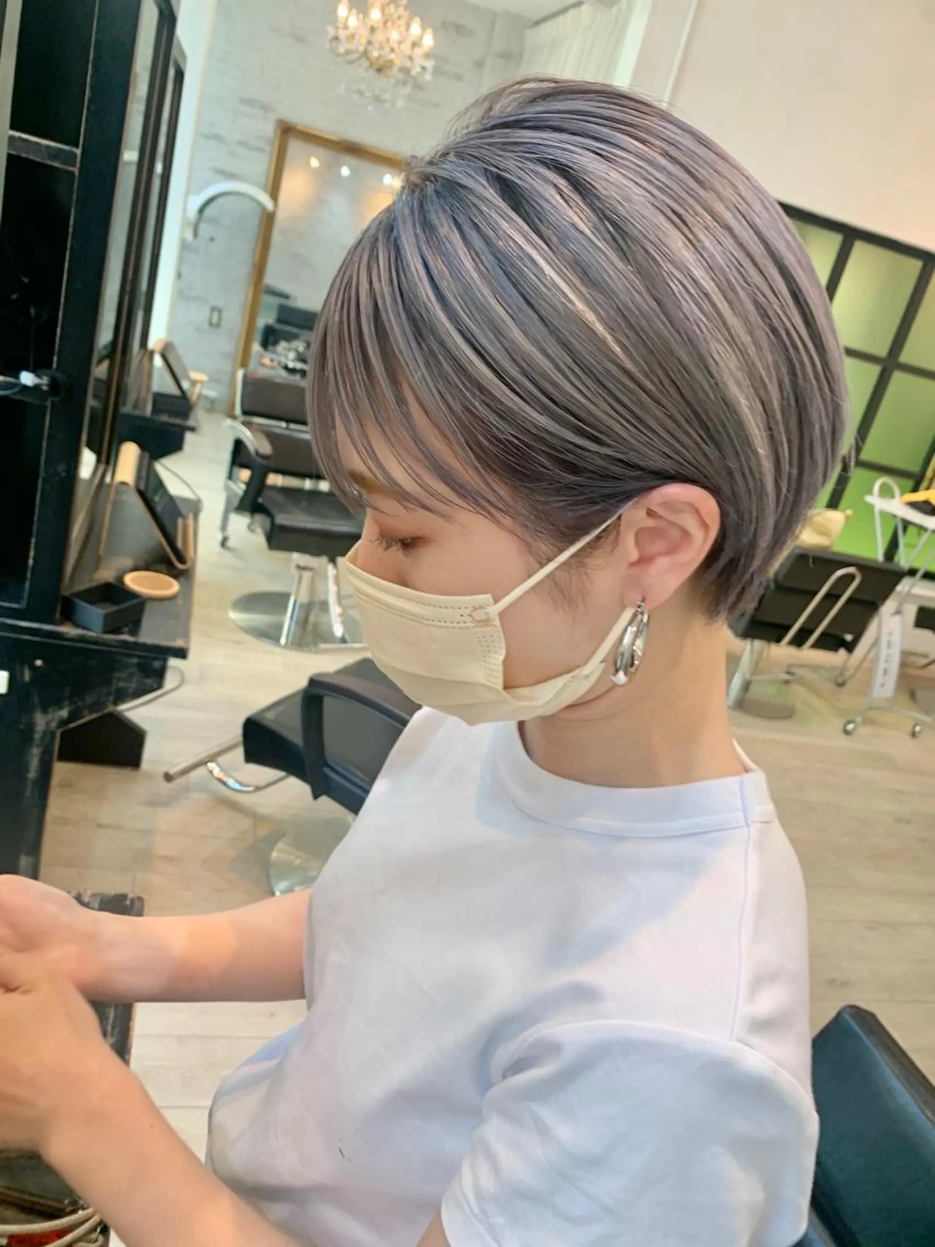 ショート カラー ラベンダーカラー シルバー ヘアカラー トリートメント 宮永 智香のヘアスタイル