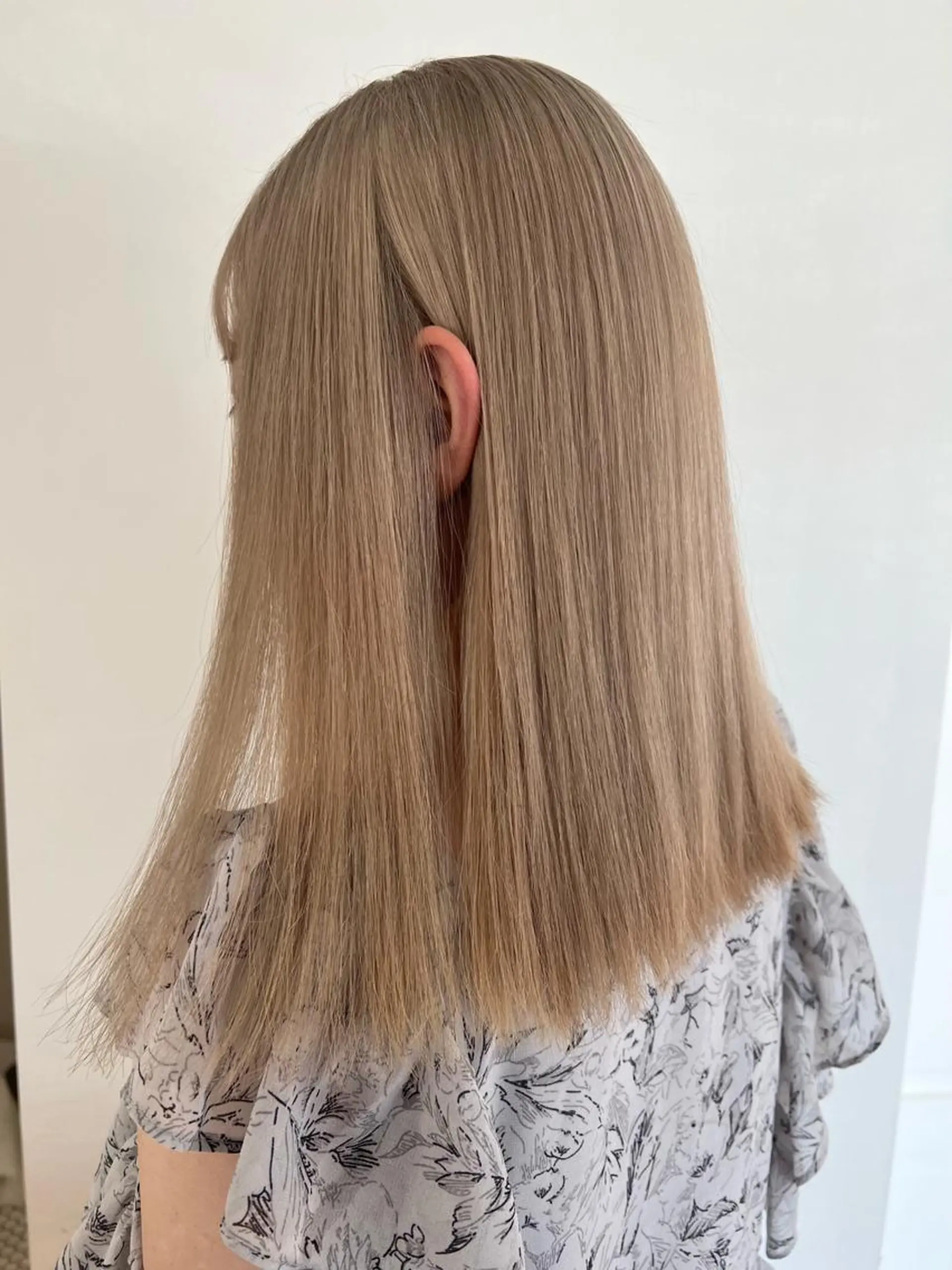 カラー ヘアカラー ブリーチカラー🎀 韓国風/寺門美優のヘアスタイル