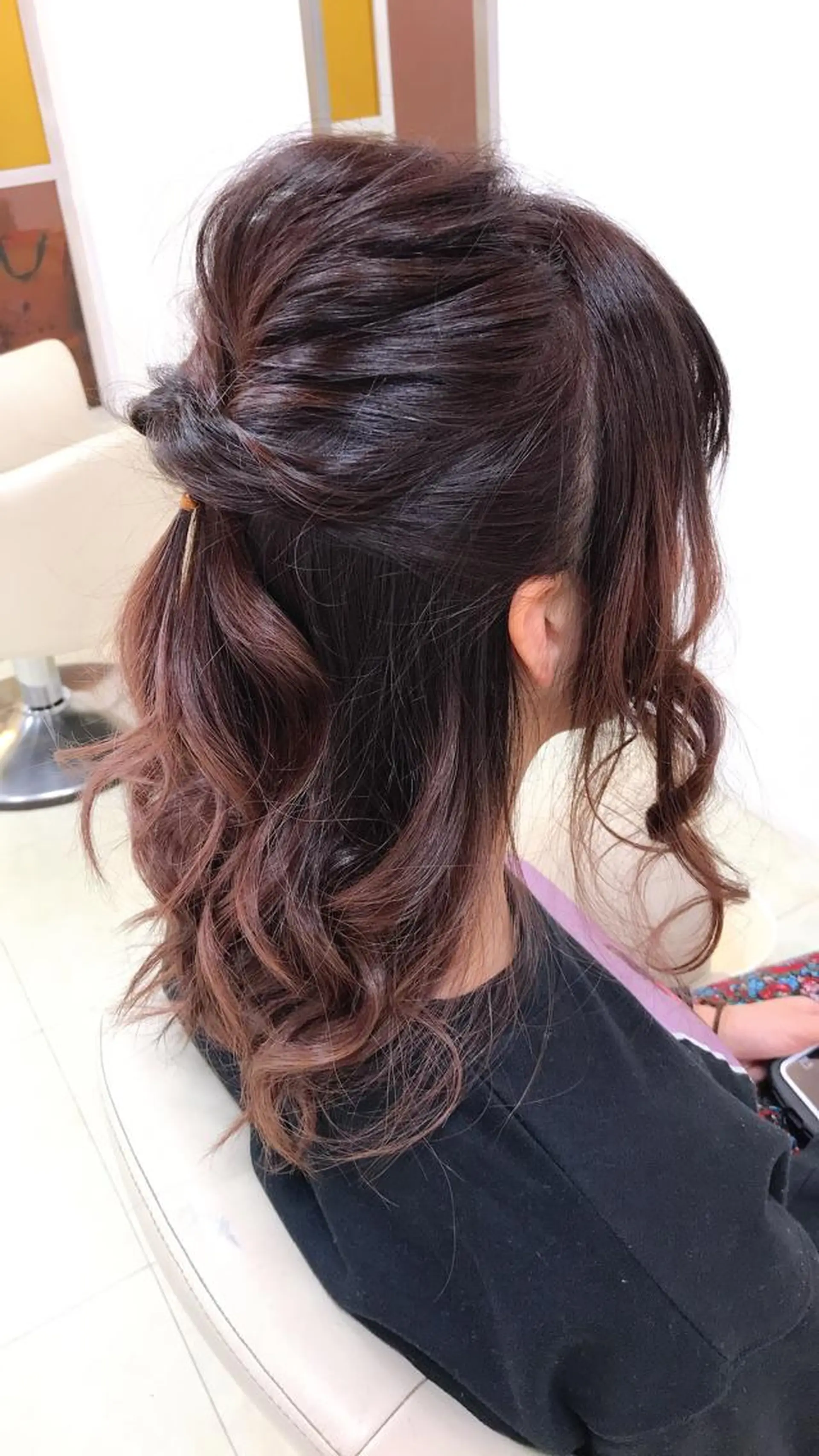 セミロング カラー ヘアアレンジ ハーフアップ グラデーションカラー ピンクカラー 浅岡 のどかのヘアスタイル