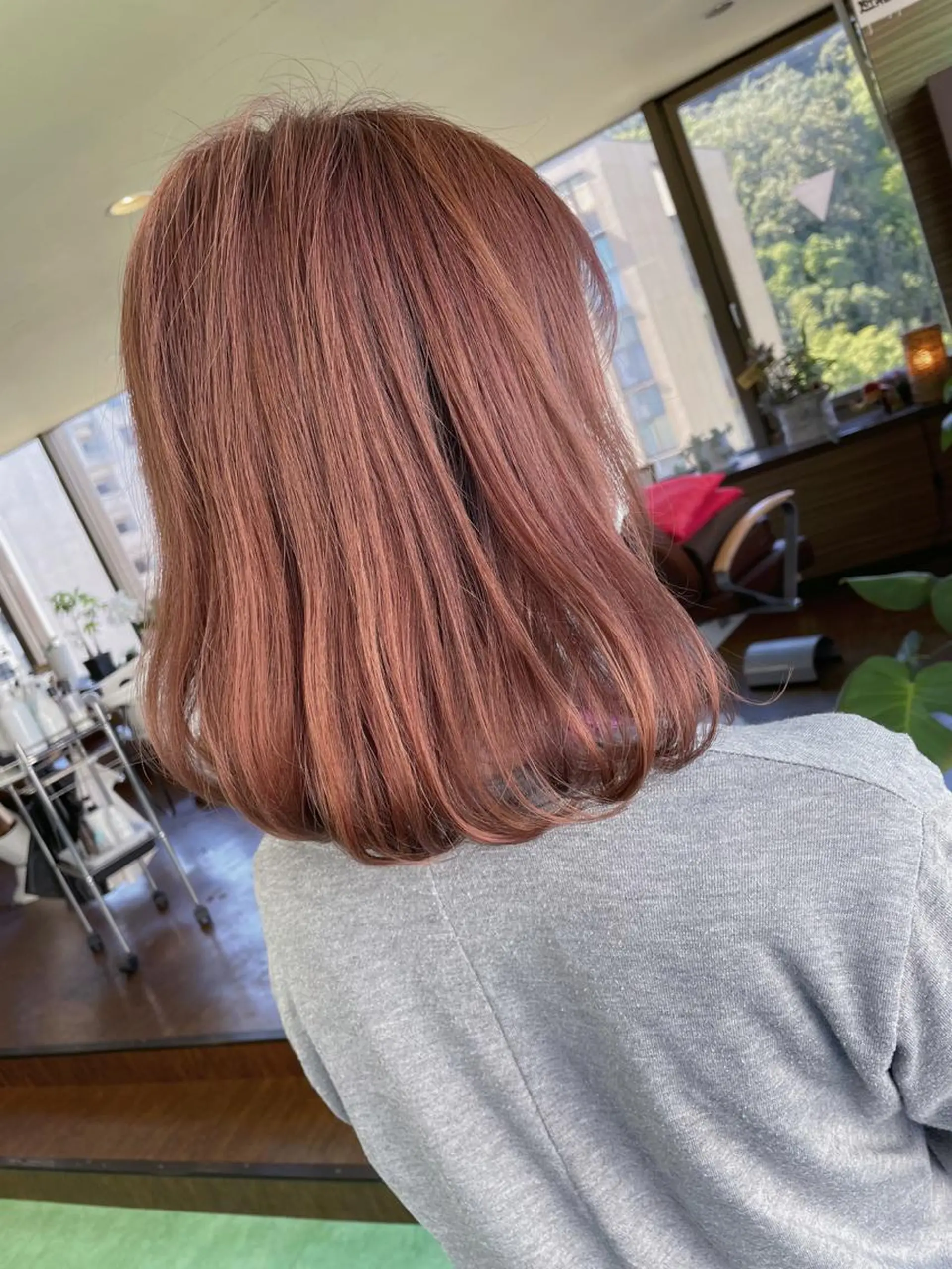 ミディアム カラー ブラウンカラー オレンジ オレンジピンク ピンクカラー ピンクブラウン カット ヘアカラー 土居 正季のヘアスタイル