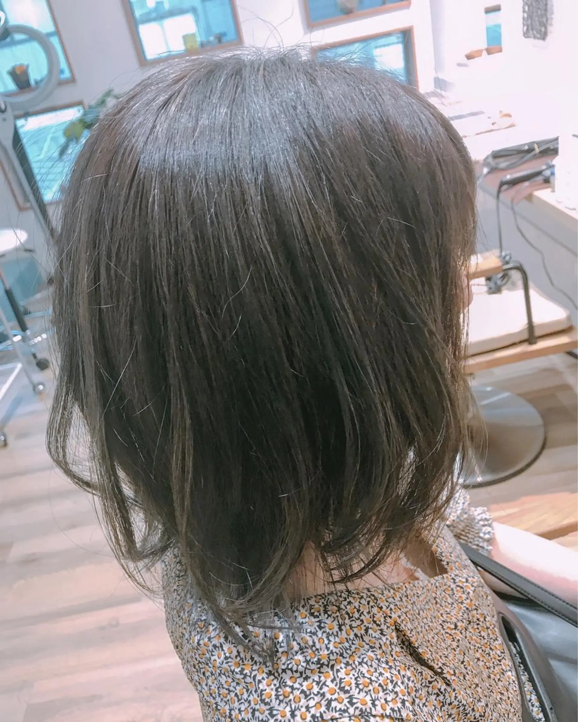 ミディアム カラー アッシュ ボブ J.M HEAD所属・稲荷 友美のヘアスタイル