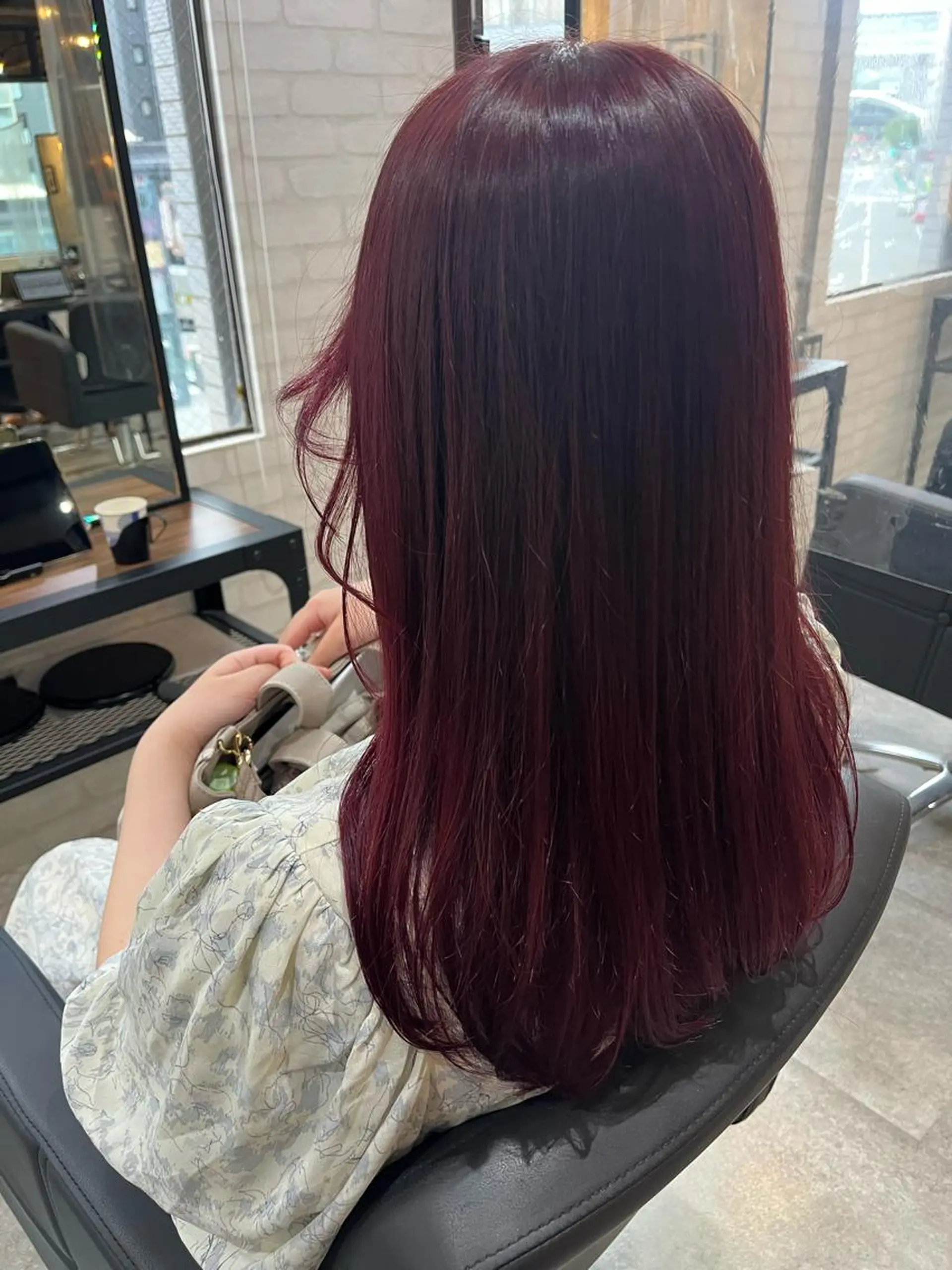 セミロング ヘアカラー トリートメント 詩乃🎀ピンク 暖色系🫧レイヤーのヘアスタイル