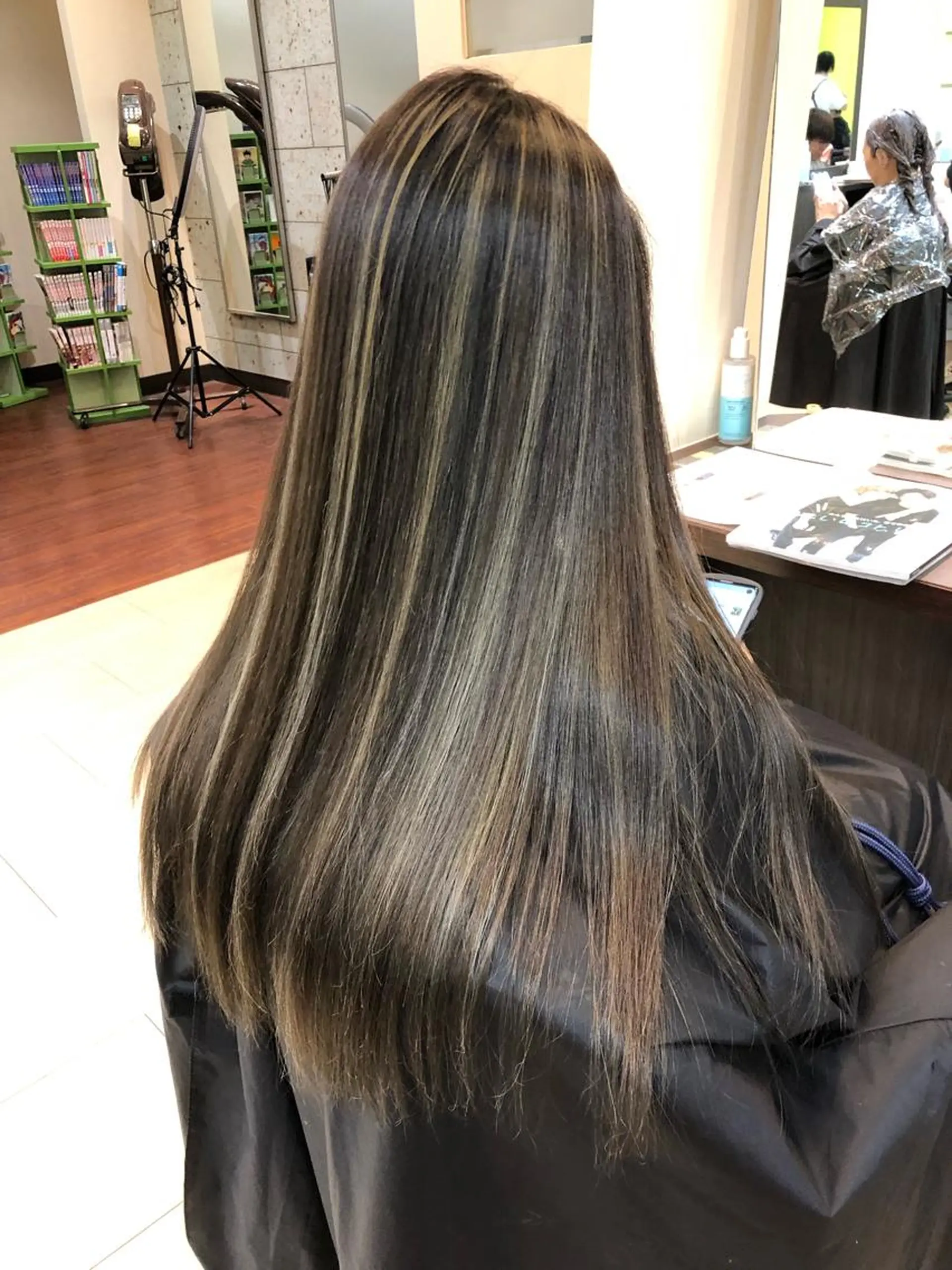 ロング ボブ 外国人風カラー ハイライト レイヤーカット ロング ヘアカラー yasu ヤスのヘアスタイル