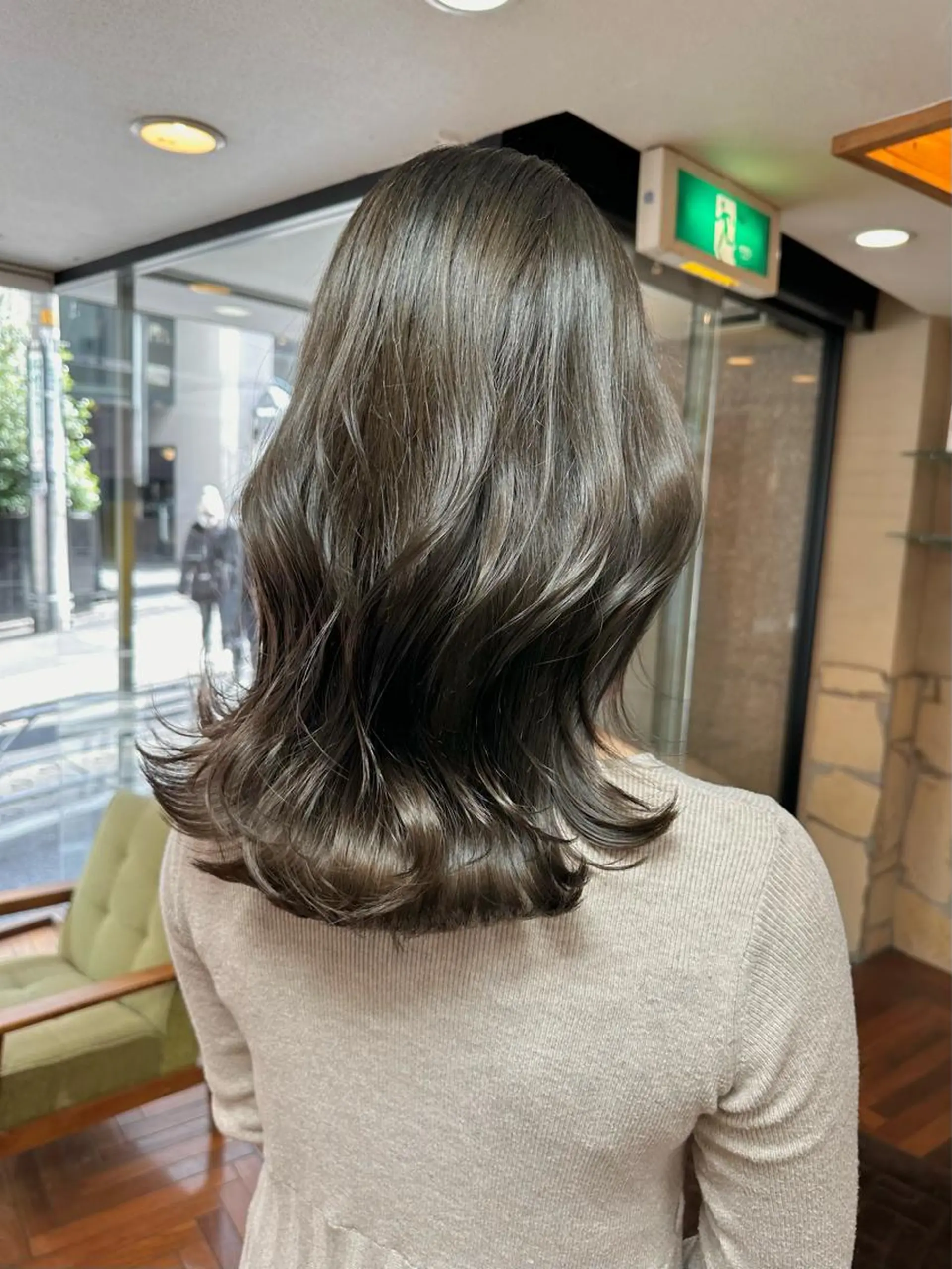 ミディアム カラー グレージュ オリーブグレージュ オリーブグレー くびれヘア LUMO所属・矢野 晃平のヘアスタイル