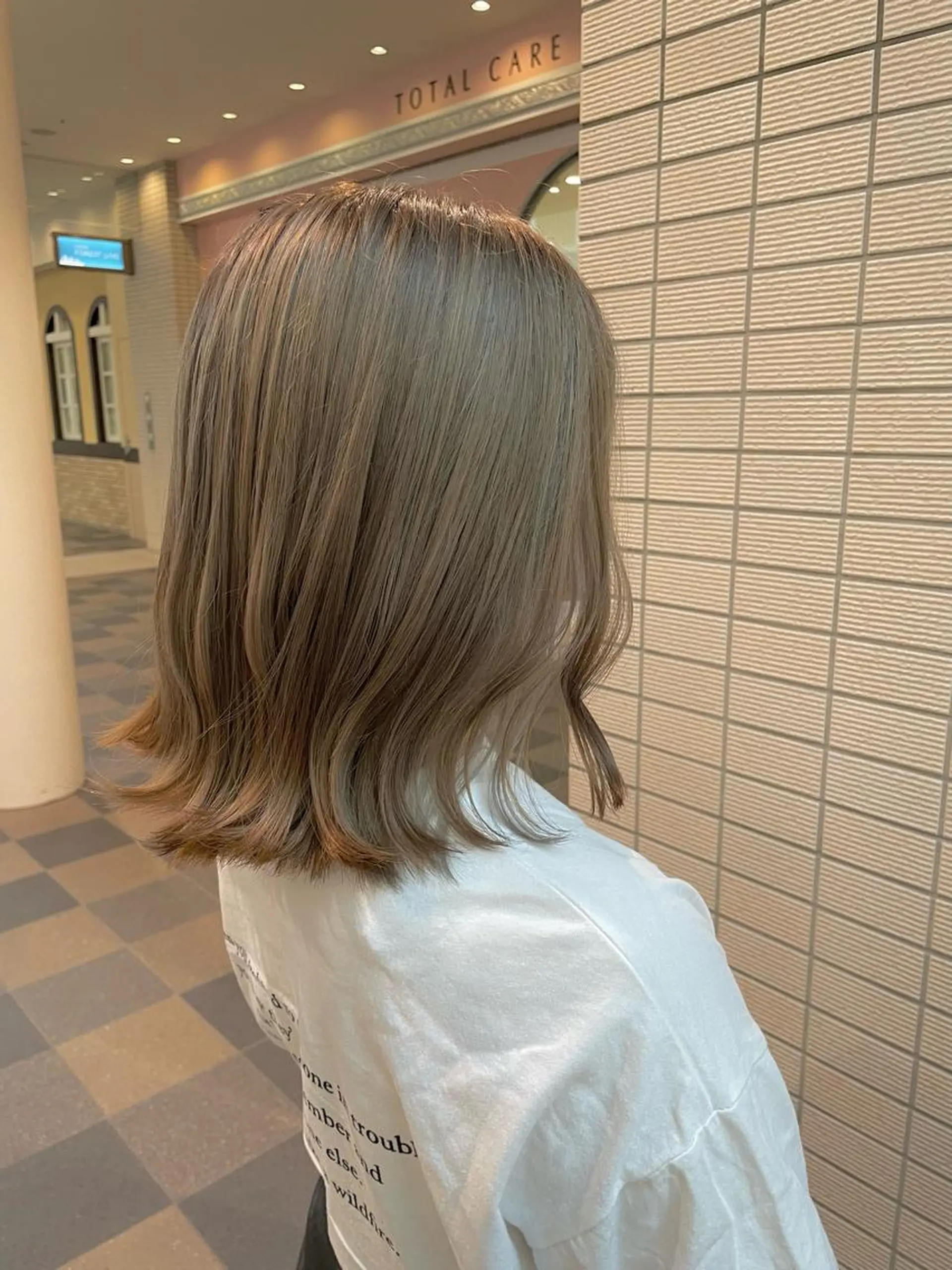セミロング ヘアカラー KANA🌷 髪質改善のヘアスタイル