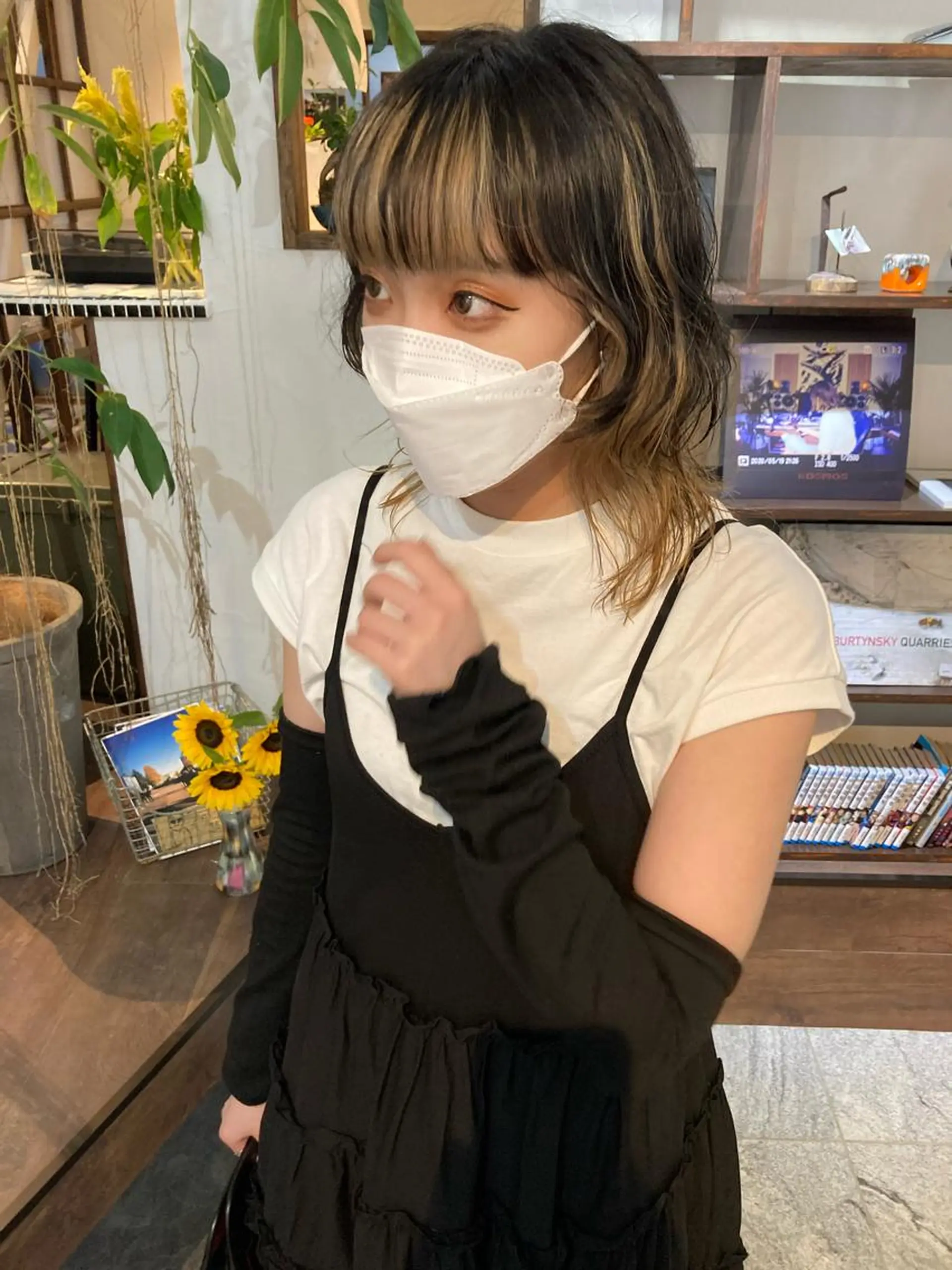 セミロング 金田 夏野のヘアスタイル