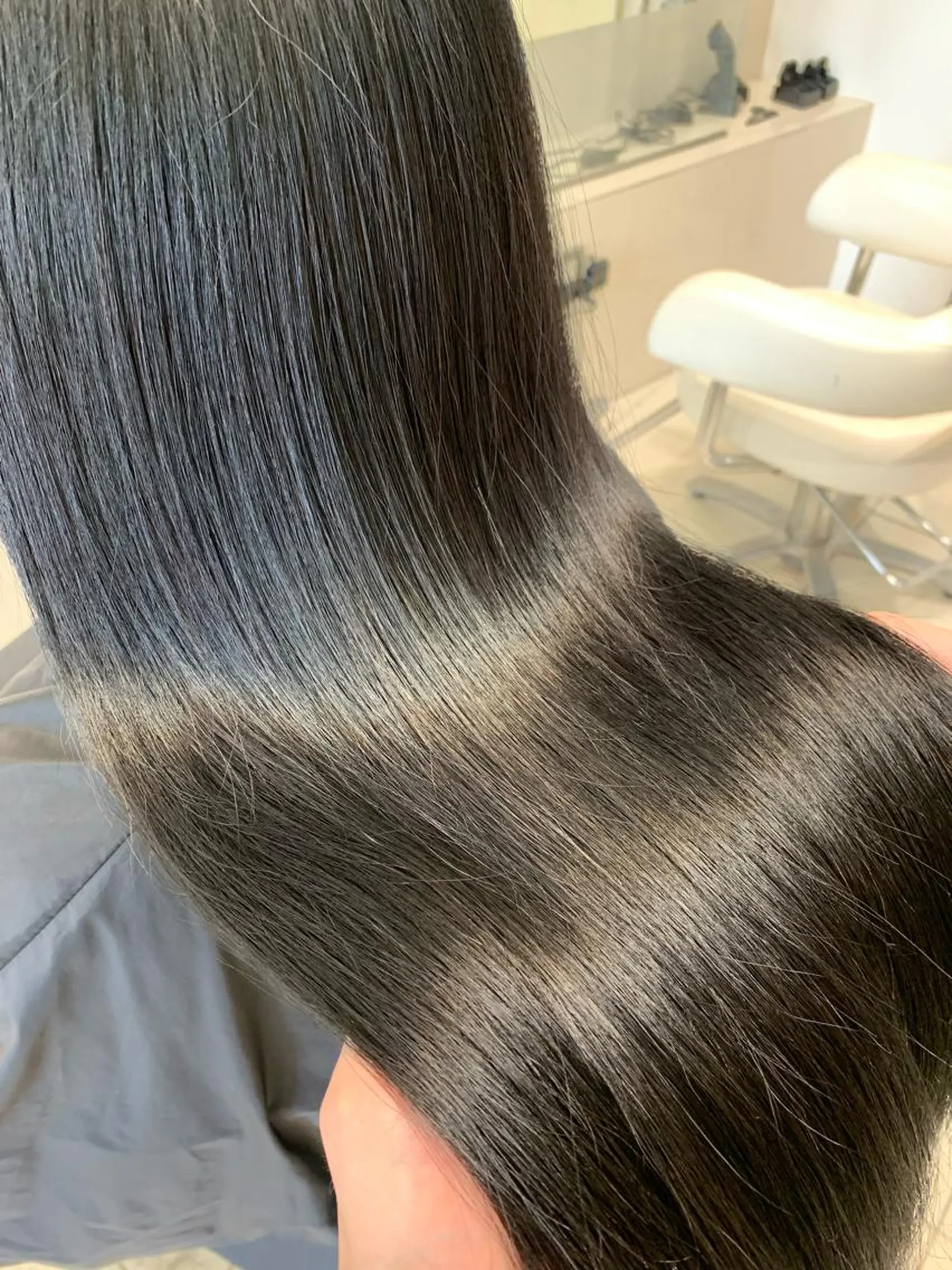 ロング ヘアカラー トリートメント ☃️顔周りレイヤー グレージュSHUTOのヘアスタイル