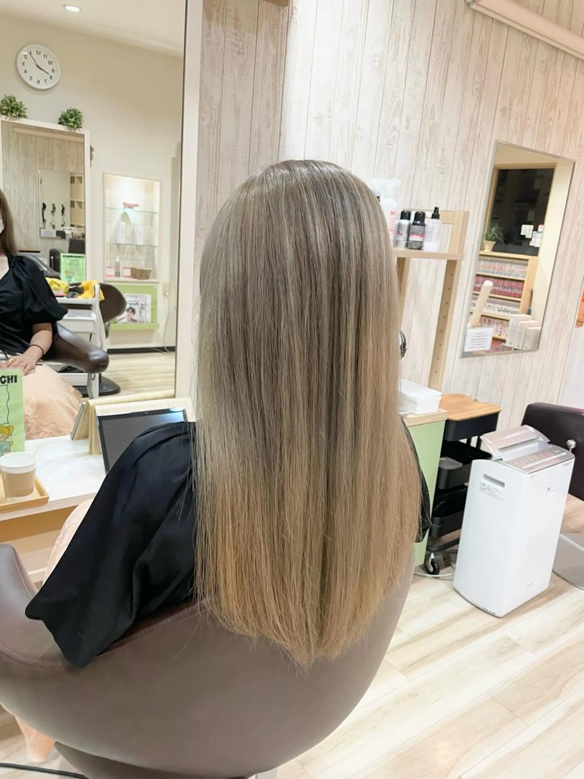 セミロング カラー 🌈派手髪ハイトーン 🌈鈴木亮太🌈のヘアスタイル