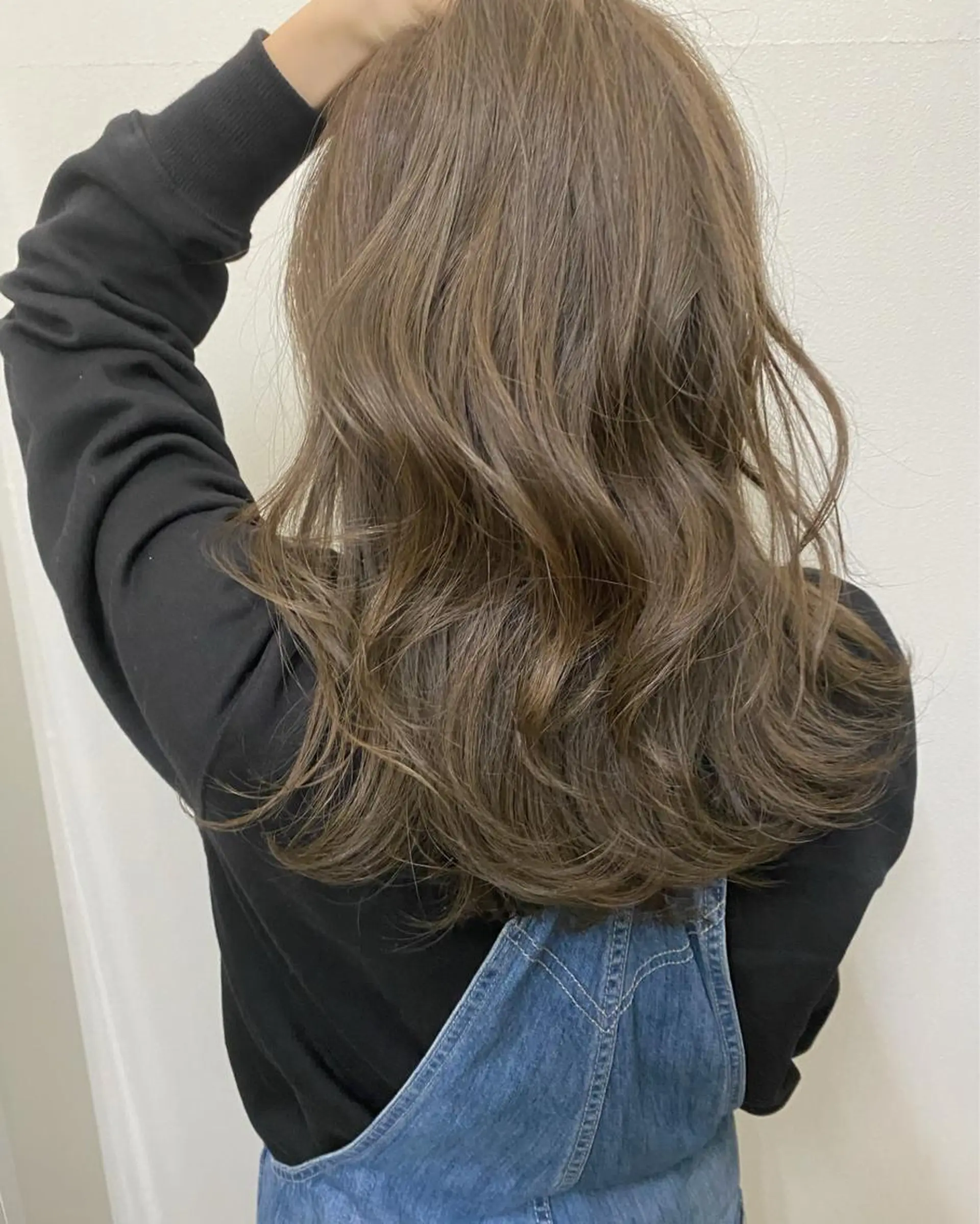 セミロング カラー 石田 優菜のヘアスタイル