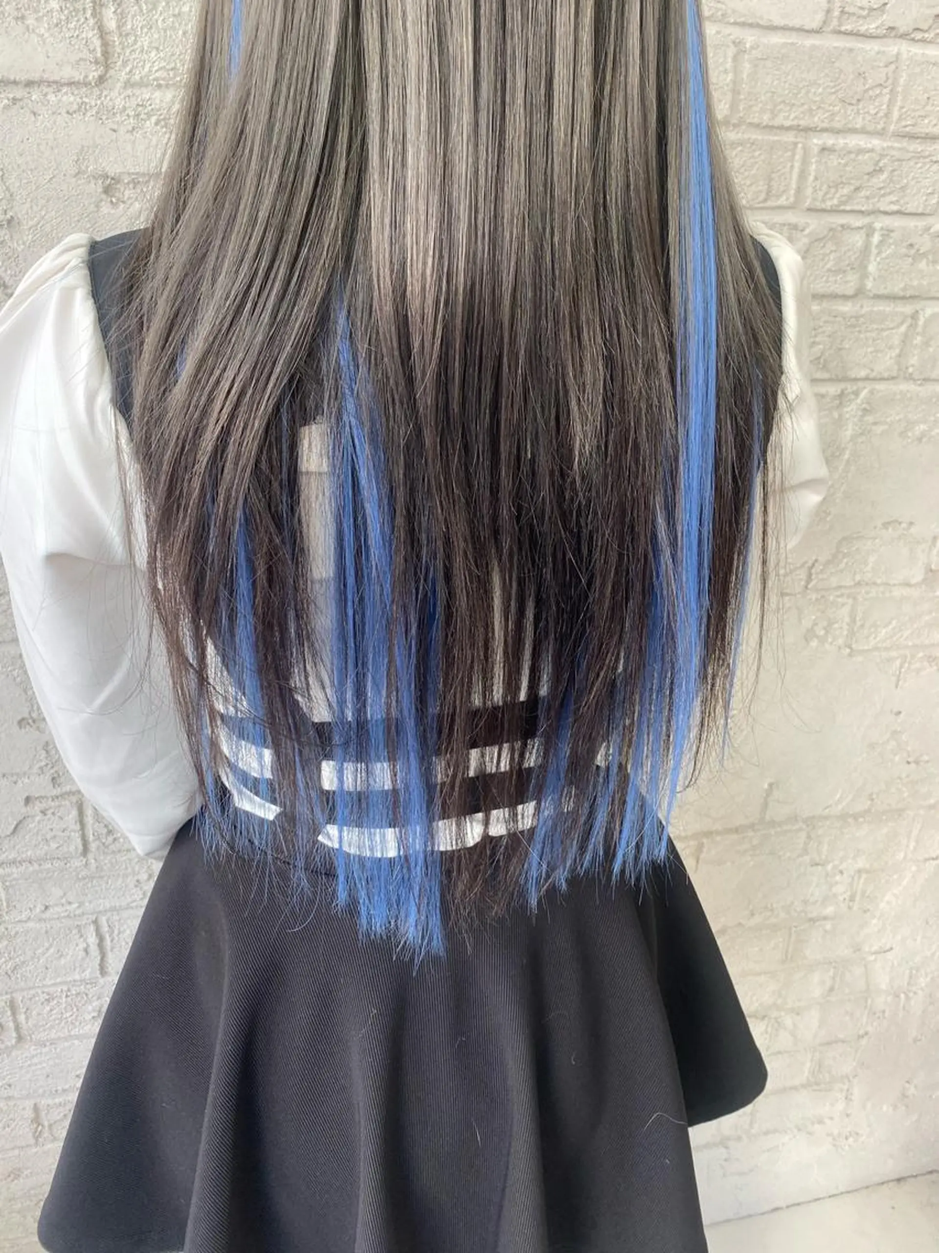 ロング カラー オリーブ/アッシュ やわらか透明感カラーのヘアスタイル