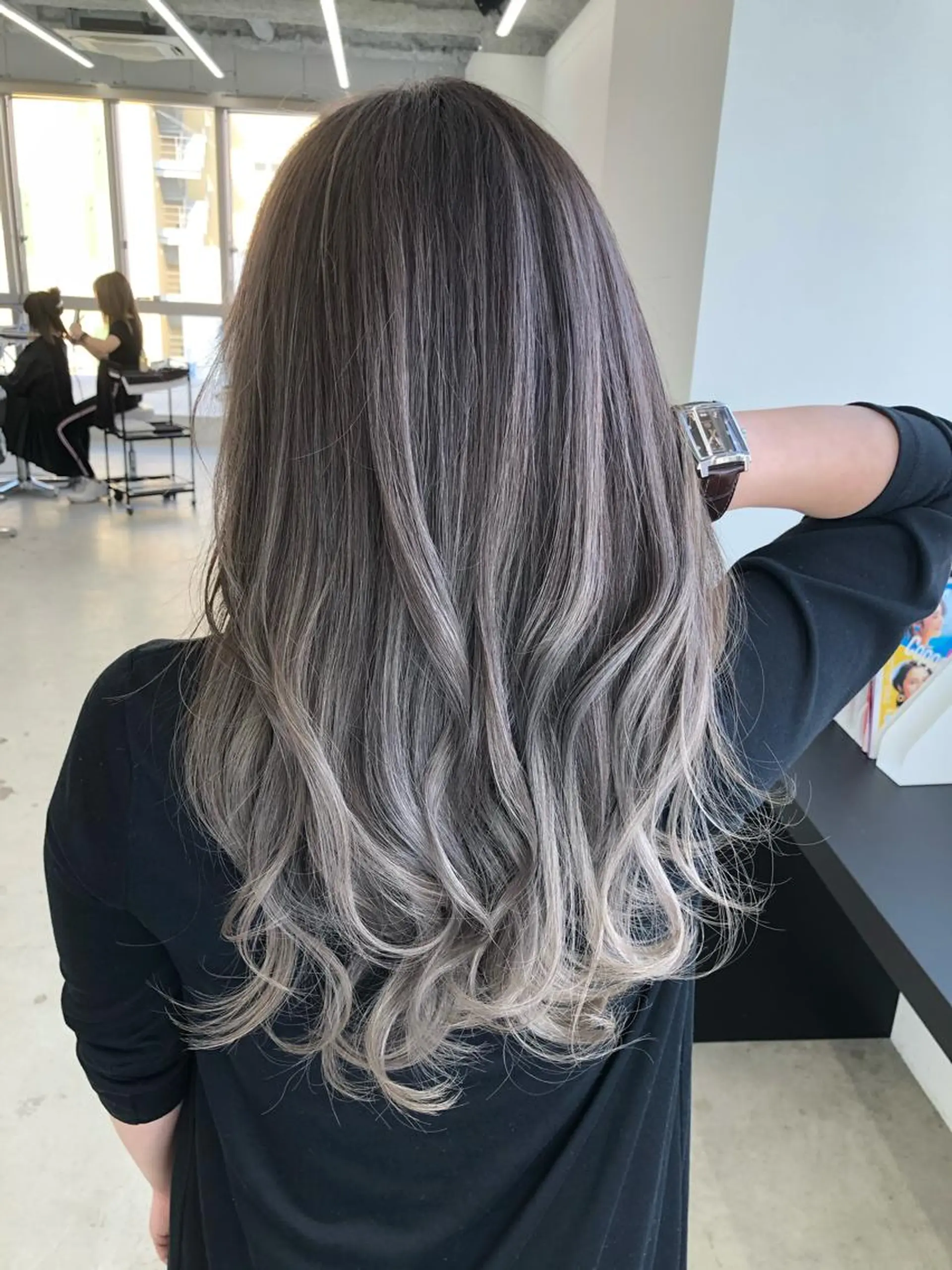 セミロング カラー グラデーションカラー ハイトーンカラー gotoday所属・🔥透明感抜群🔥 ひでのヘアスタイル