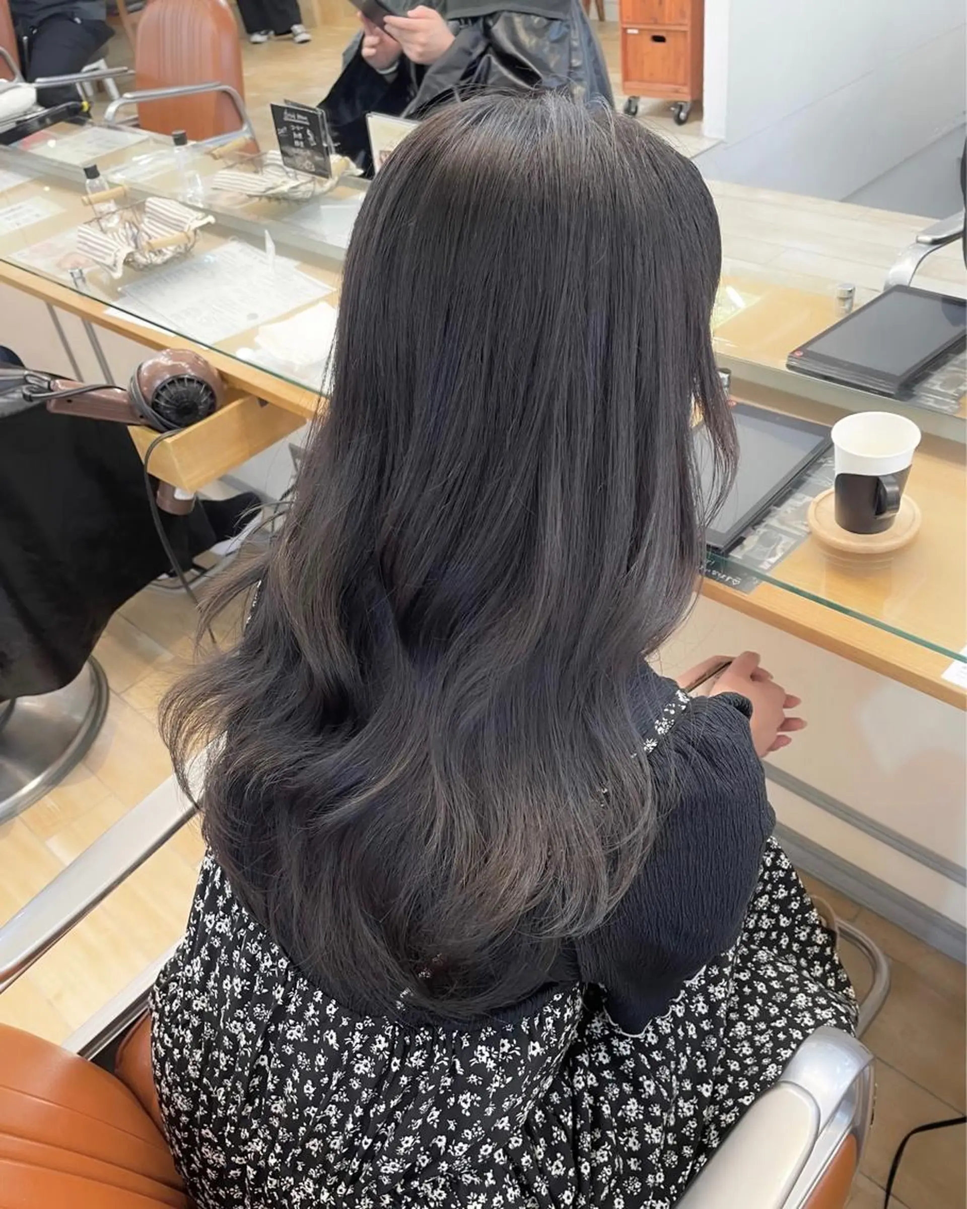 ロング カラー 黒髪 グレージュ くびれヘア エギョモリ 顔まわりレイヤー カット ヘアカラー トリートメント 横浜/レイヤーカット /韓国ヘア/佐藤記正のヘアスタイル