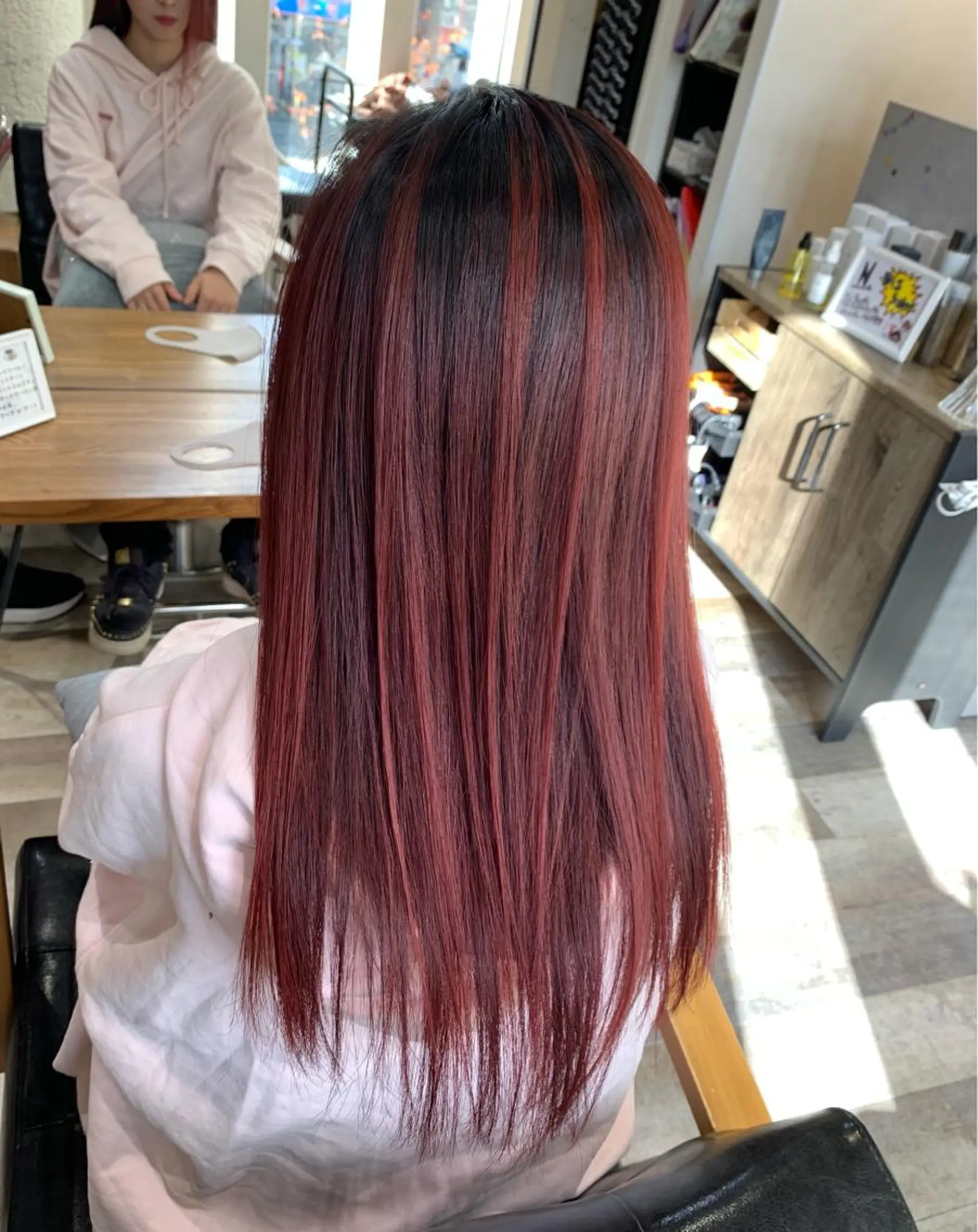 ロング カラー バレイヤージュ ブリーチ レイヤーカット ブリーチ特化／ハイト ーン／ホワイトカラーのヘアスタイル