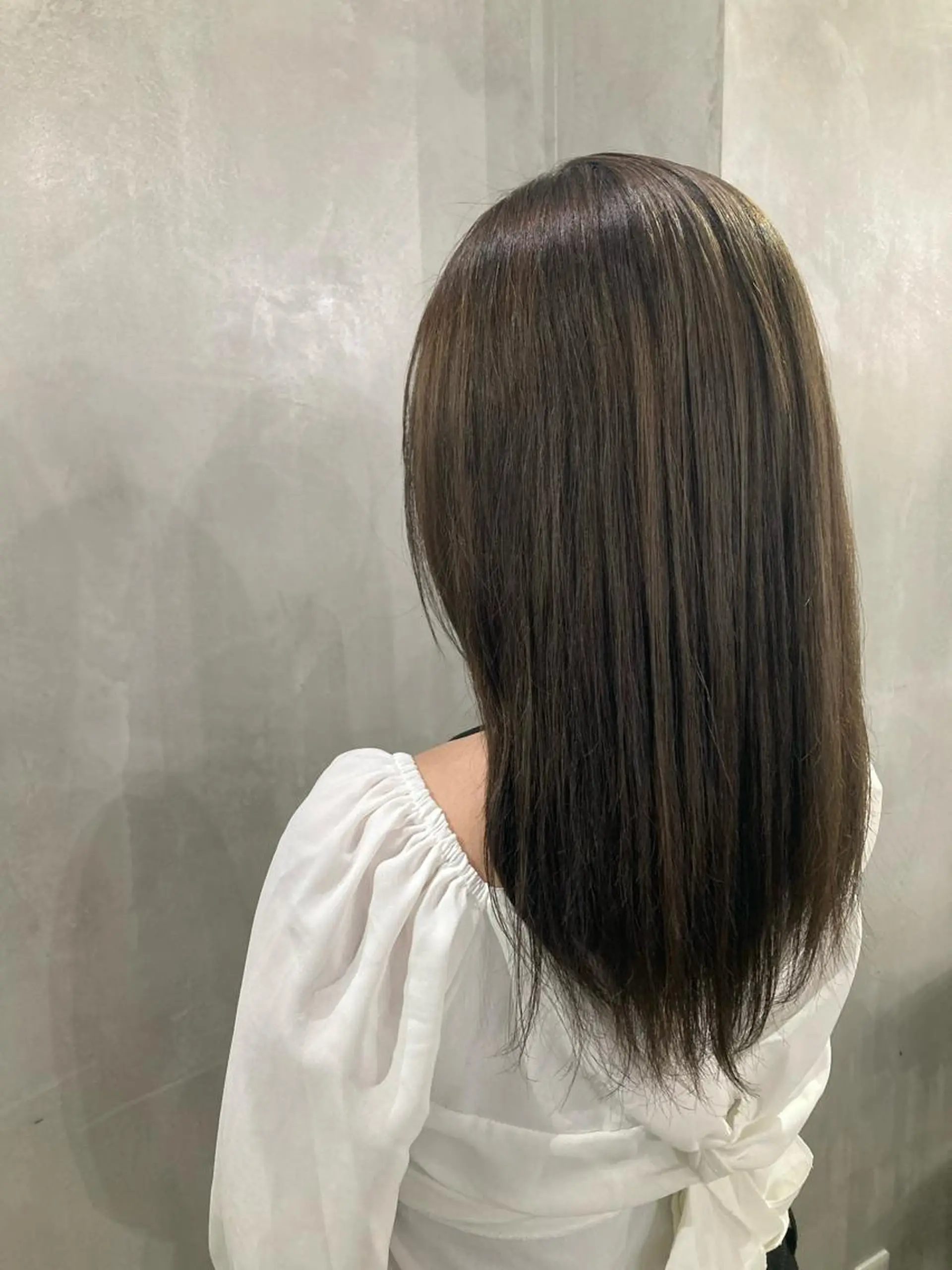 ロング ATELIER ZIZI川井さくらのヘアスタイル
