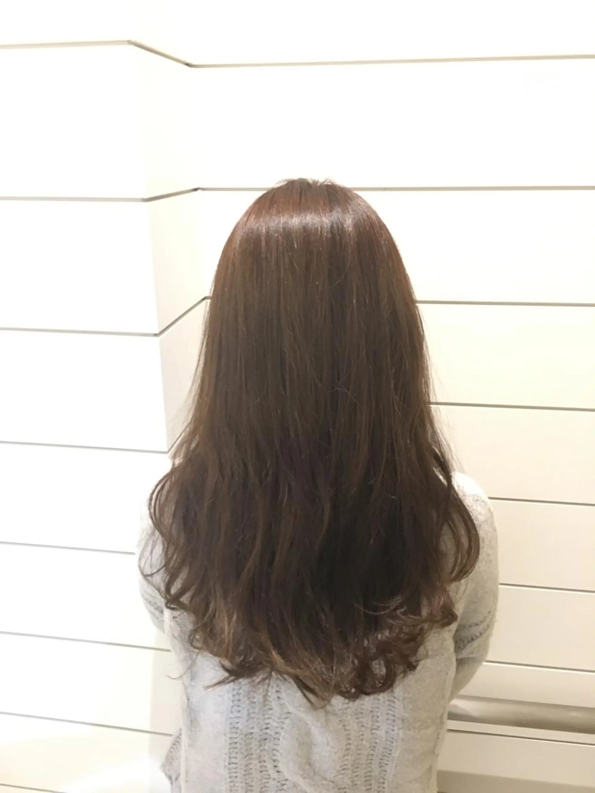 ロング カラー アッシュ 鍵山 千秋のヘアスタイル