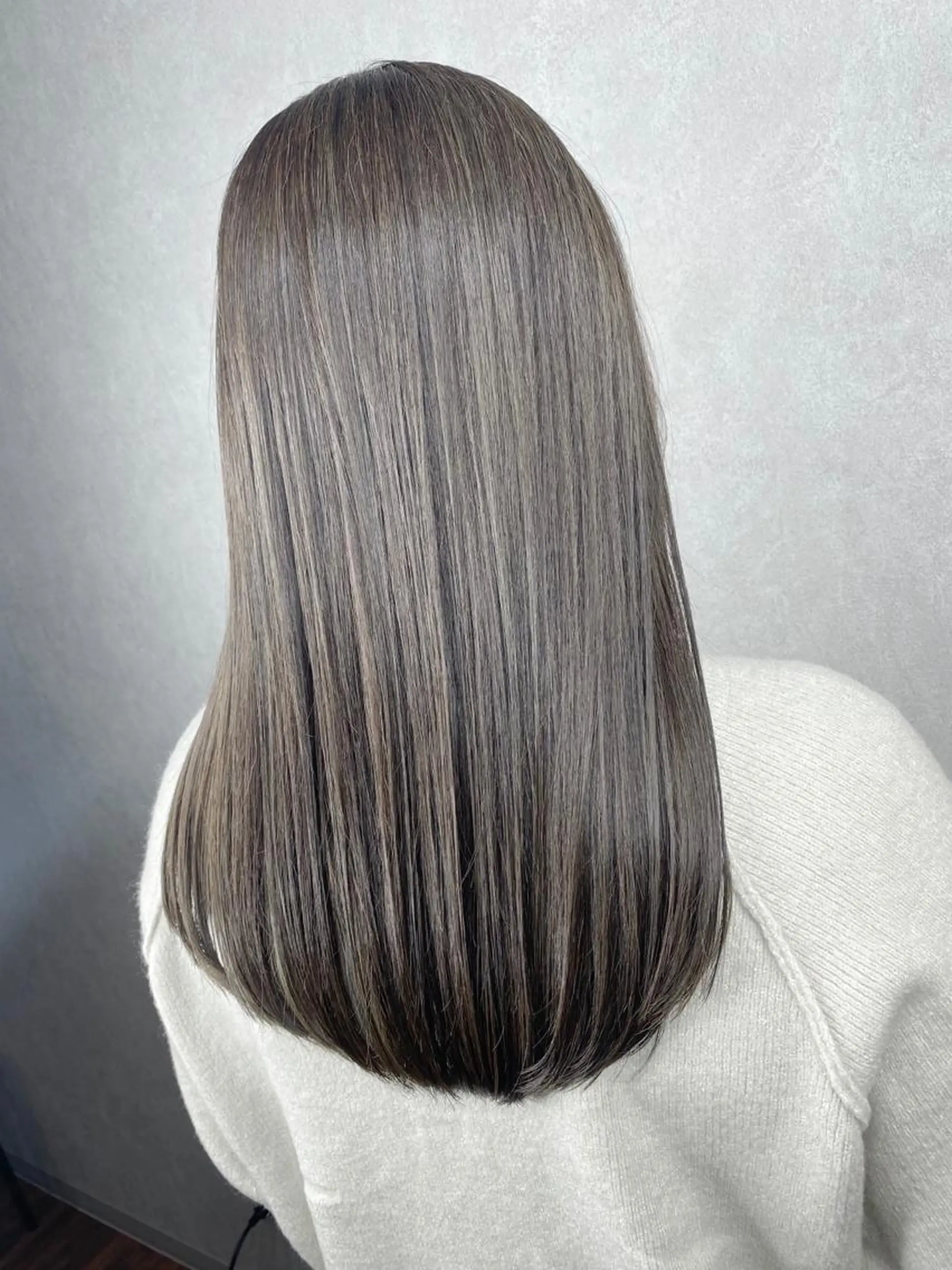 ロング ハイライト _White所属・ＳＨＩ ＺＵのヘアスタイル