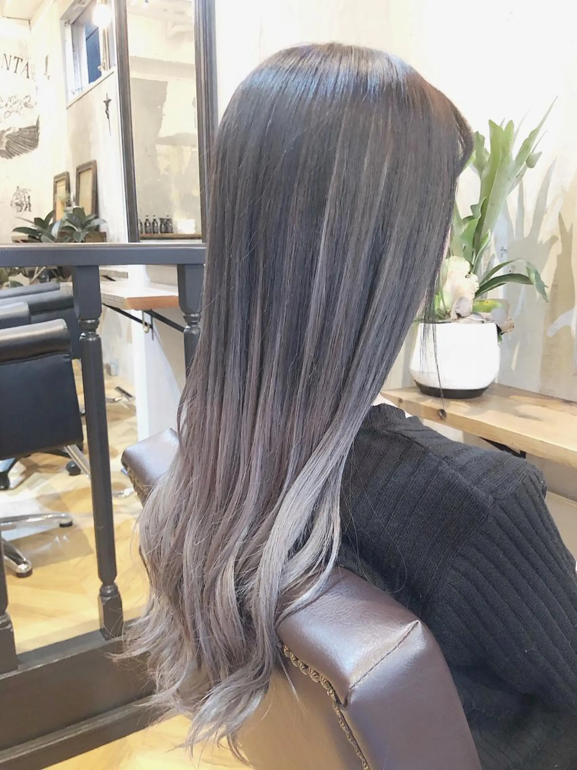 セミロング シールエクステ アッシュ アッシュグレー エクステ ヘアカラー エクステ エクステ指名No.1 【店長】橘田のヘアスタイル