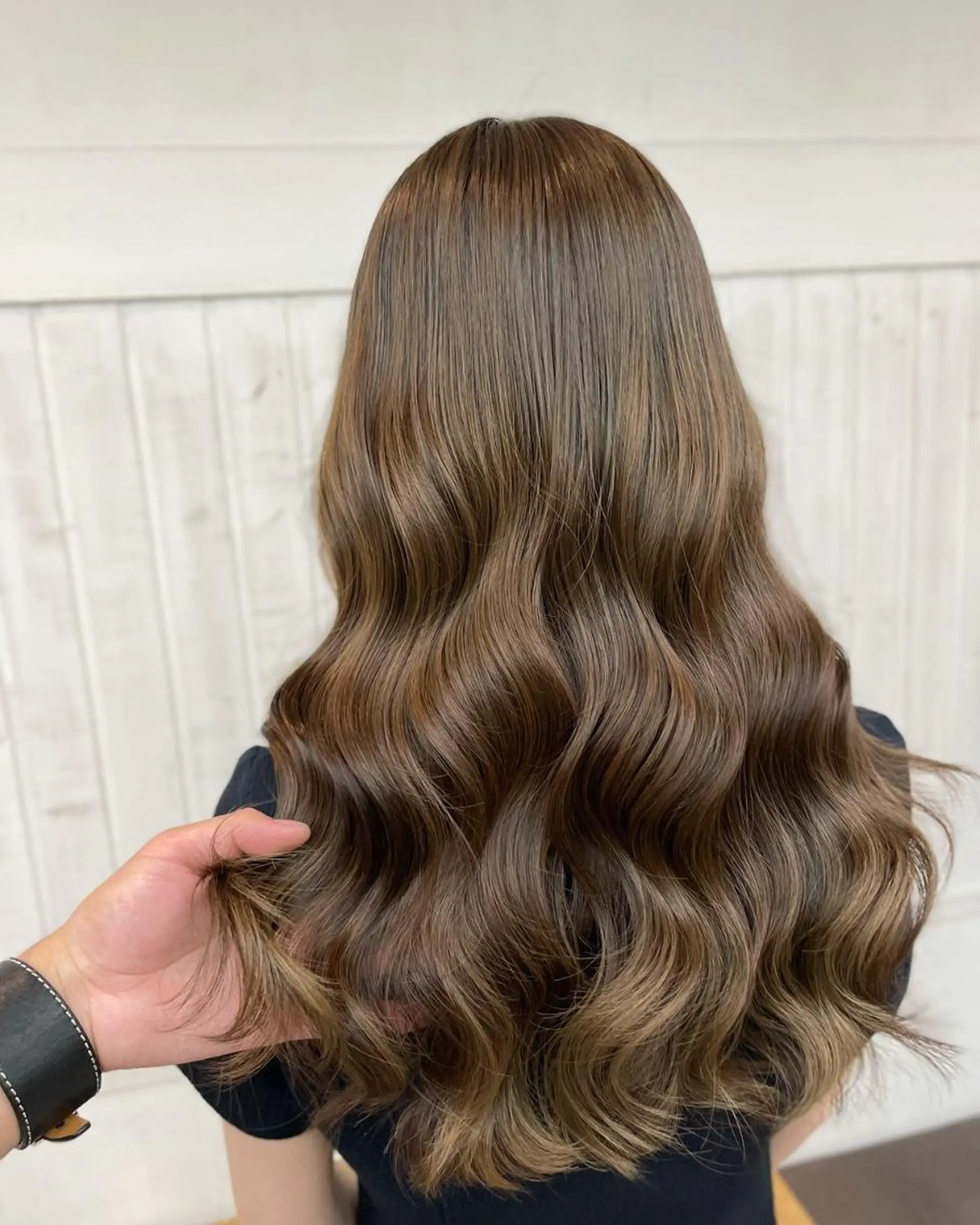 ロング カラー ブリーチ ケアブリーチ 透明感カラー ダブルカラー ハイライトカラー newibelsia 名駅のヘアスタイル