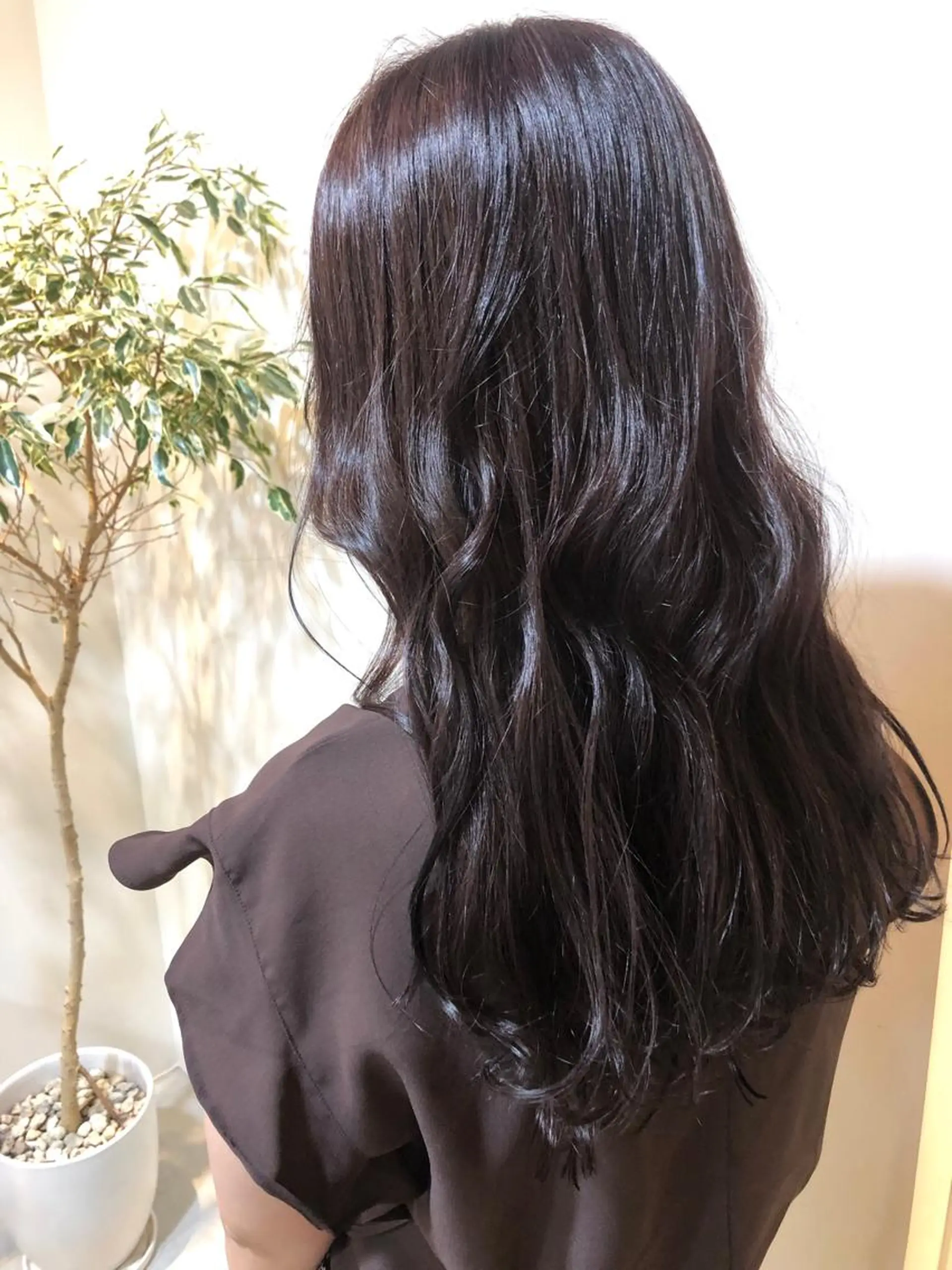 ロング カラー パーマ MIOベージュカラー 柔らかいカラーのヘアスタイル