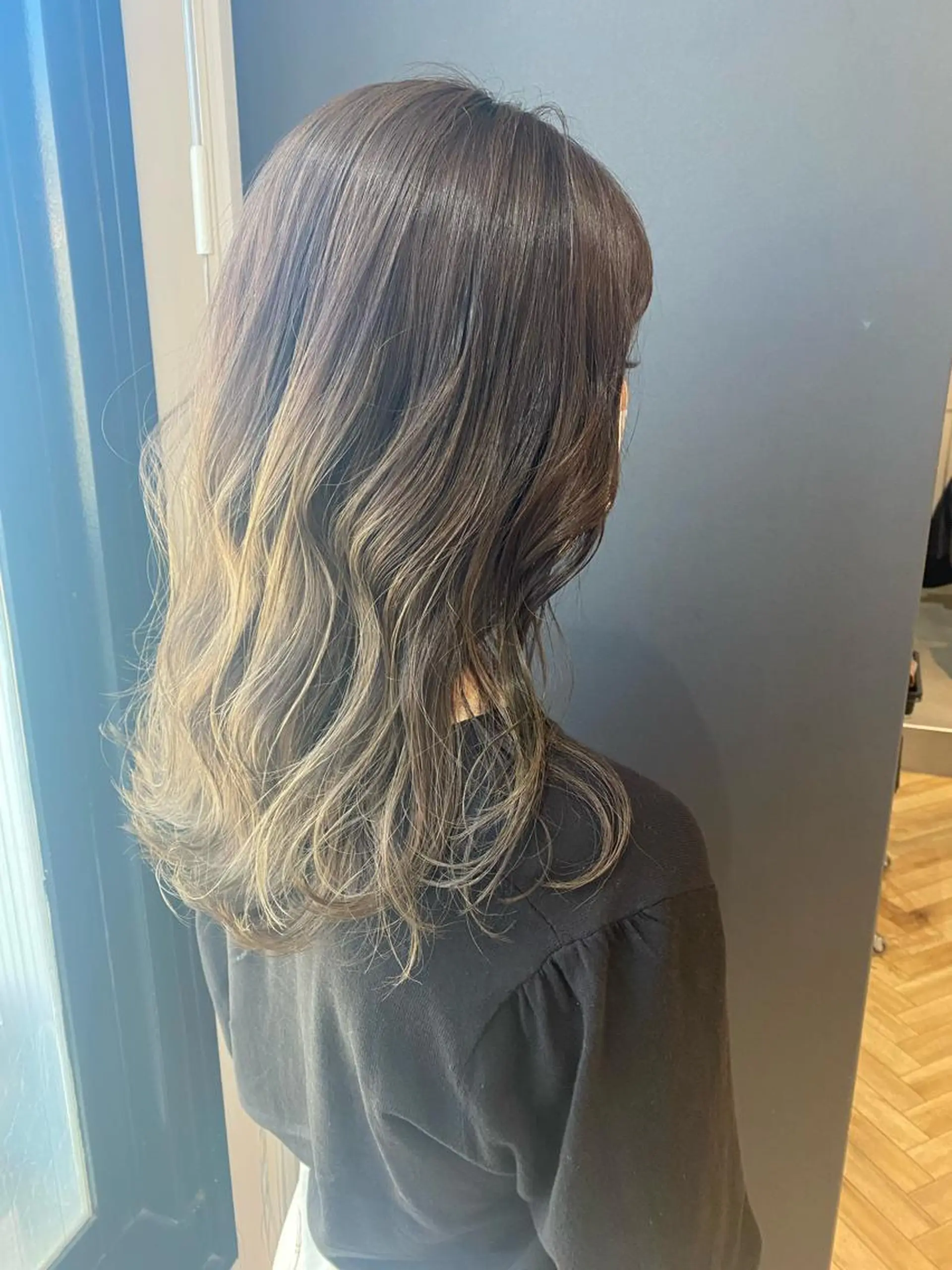 セミロング カラー アディクシーカラー YUNA ユウナのヘアスタイル