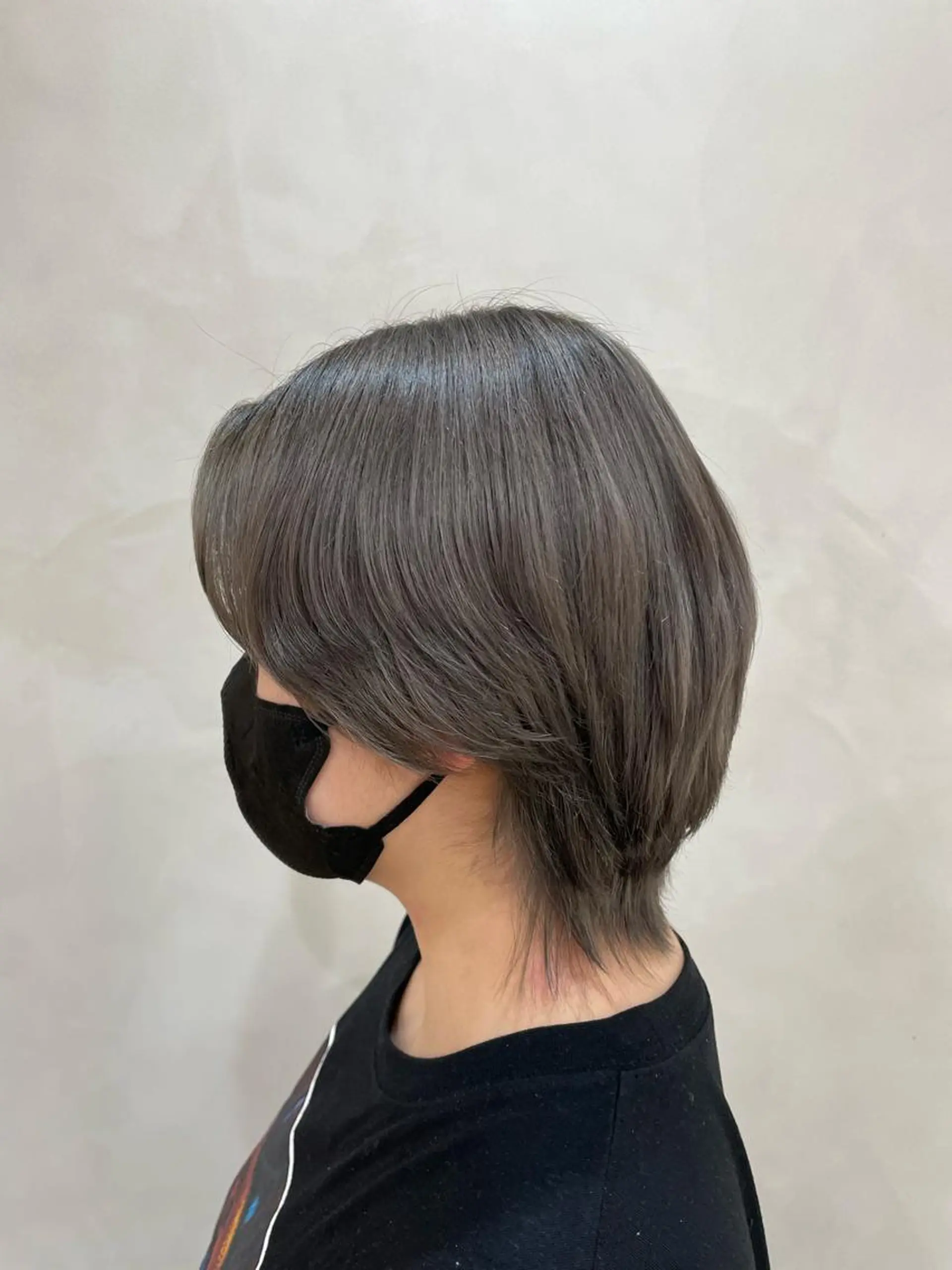 ショート カラー グレージュ シルバー シルバーグレージュ シンバヒナノ/パーマ レイヤーカット/ボブのヘアスタイル