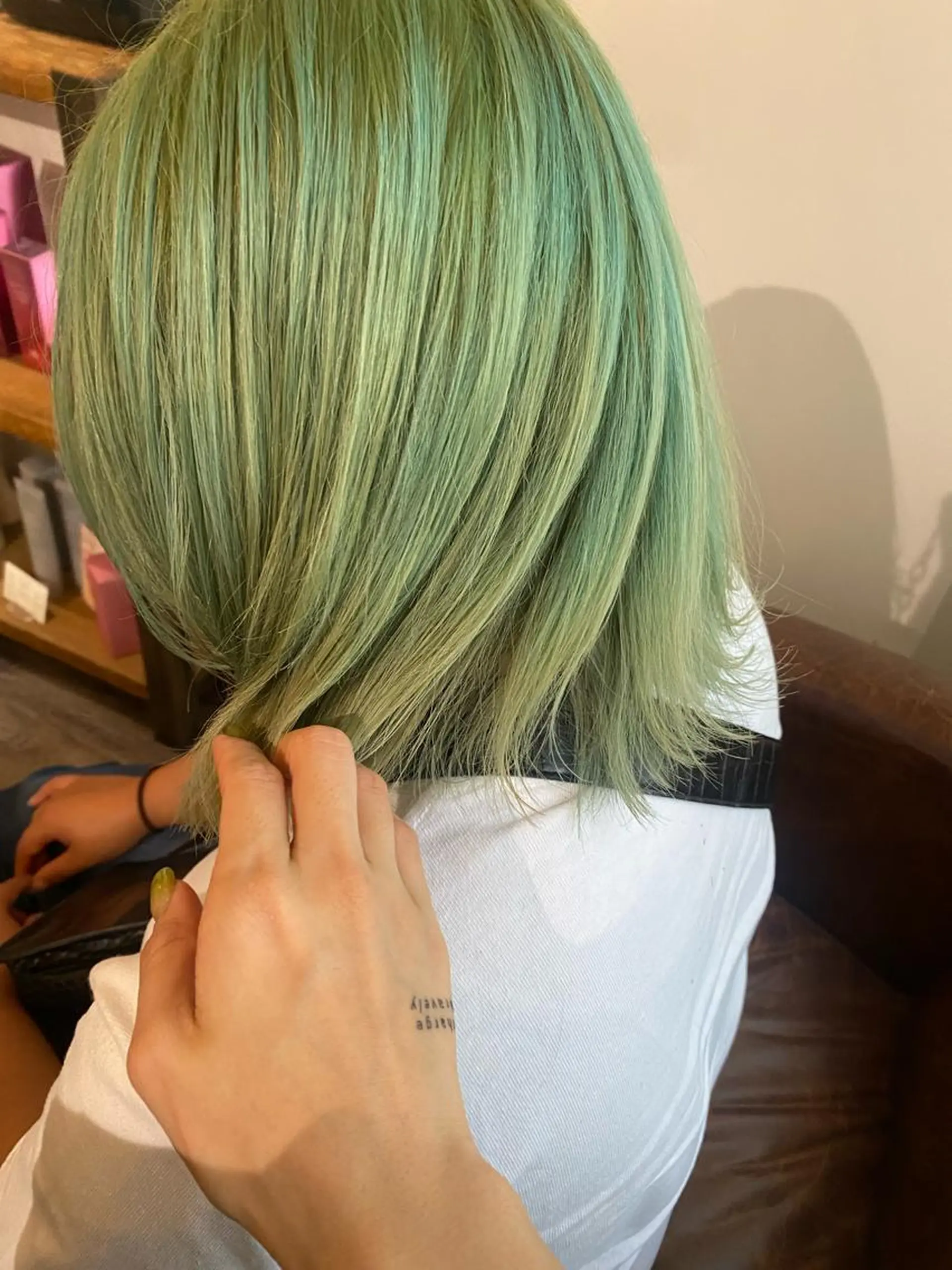 ショート カラー カット ヘアカラー トリートメント 梅田ハイトーン チダ ヒナノのヘアスタイル