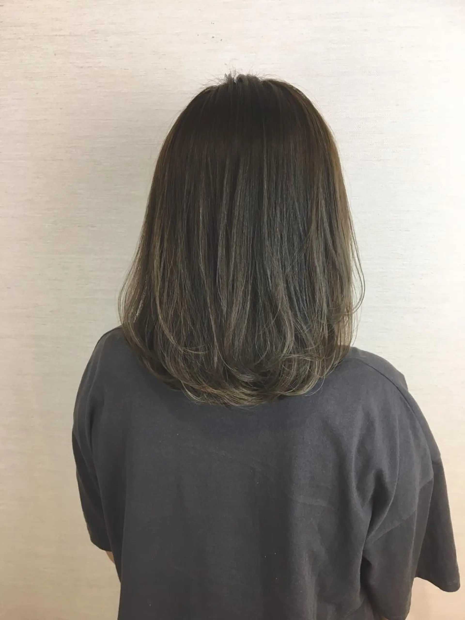 ミディアム ブリーチなしダブル/ レイヤーカット 小棹のヘアスタイル