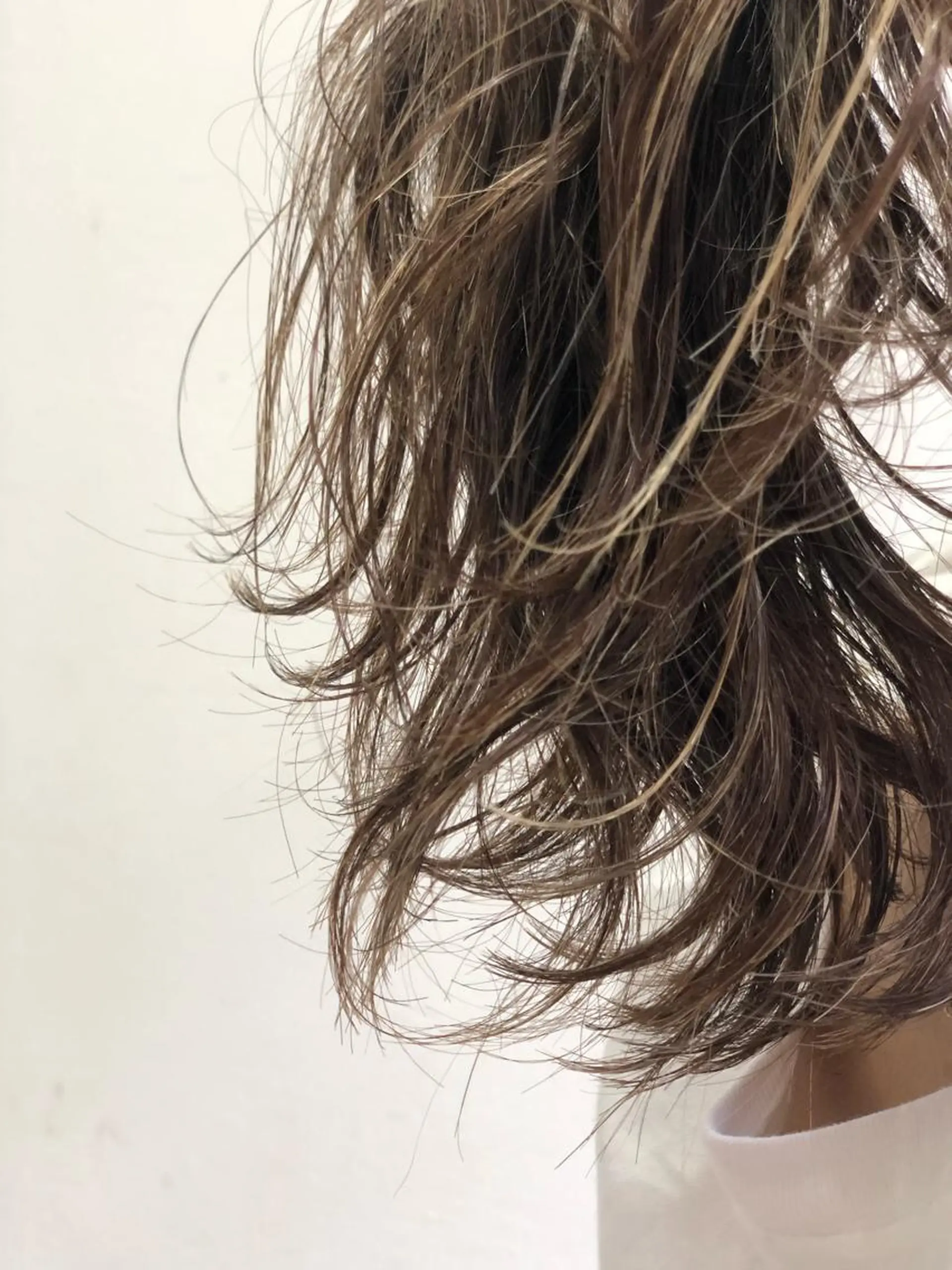 セミロング カラー アッシュ ハイライトカラー ハイライト ヘアカラー トリートメント Tao所属・藤川 大智のヘアスタイル