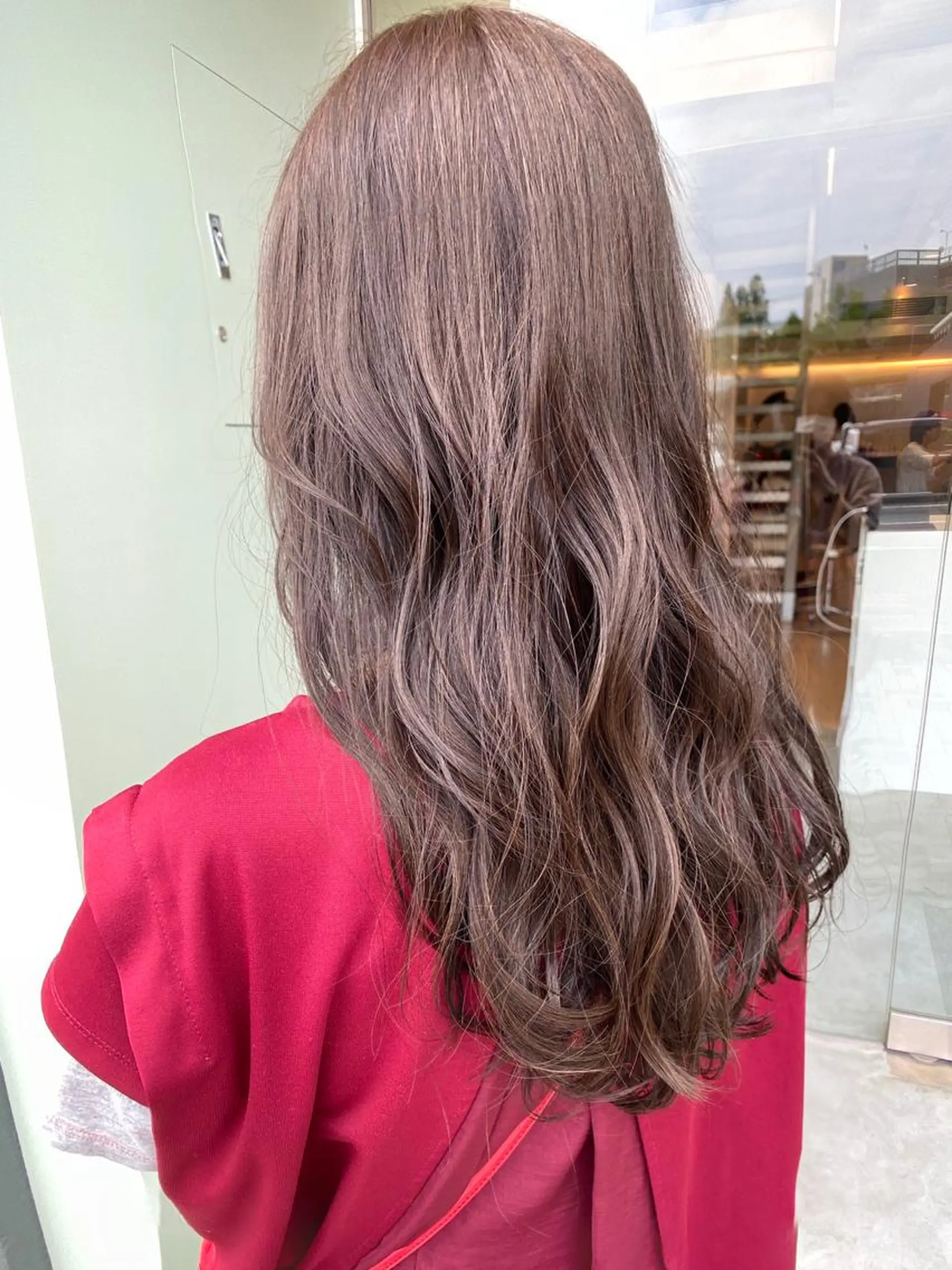 ロング カラー ブリーチ グレージュ ブリーチなしカラー 樋口 雄稀のヘアスタイル