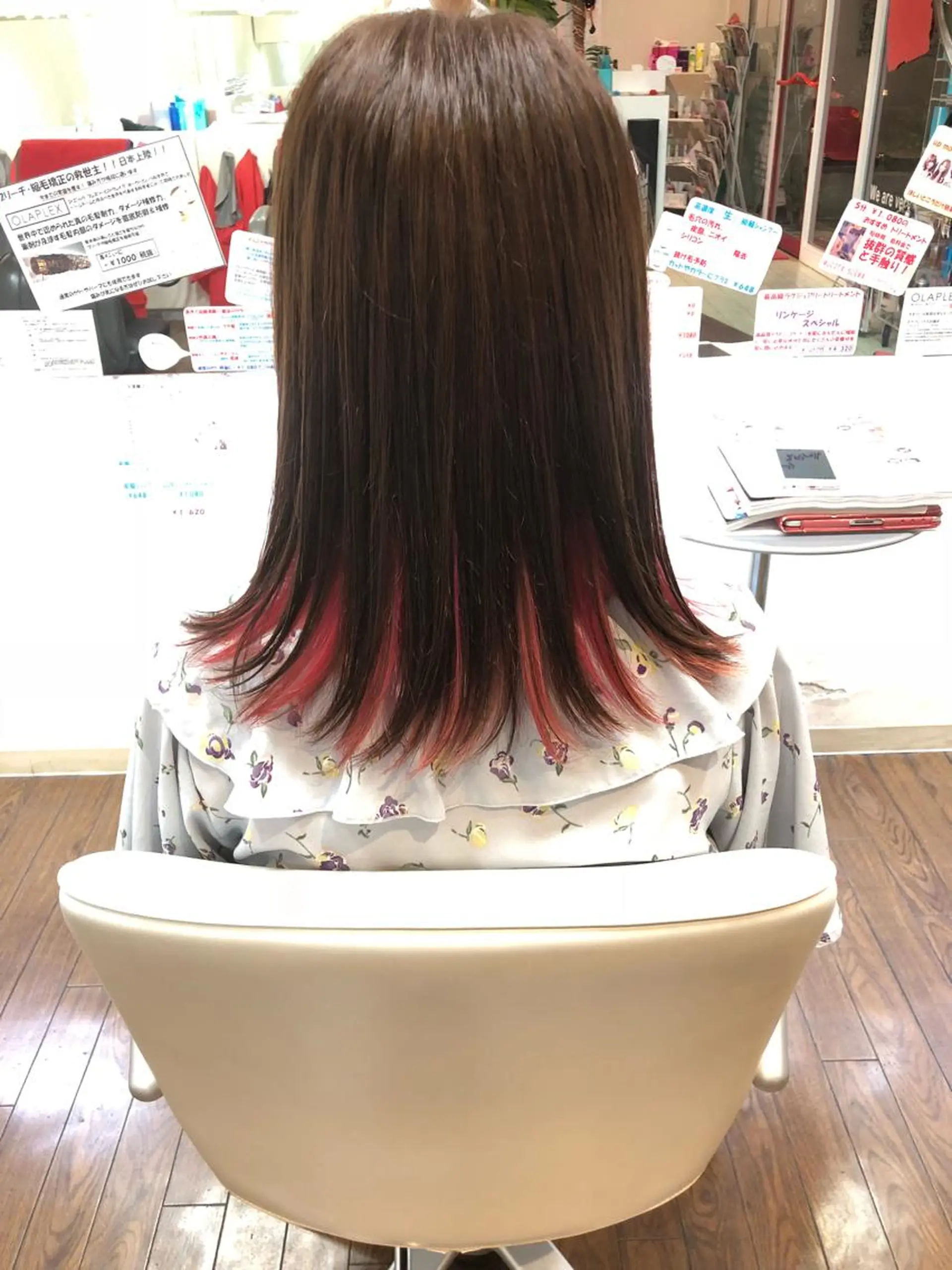 ミディアム カラー インナーカラー ピンクカラー ヘアカラー GLAD 萩原のヘアスタイル