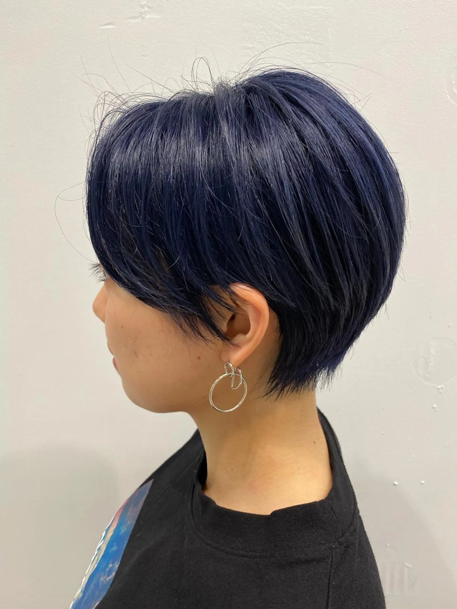 ショート カラー ハンサムショート ブリーチ ネイビーカラー ショートヘア カット 似合わせ専門美容師 なかじまのヘアスタイル