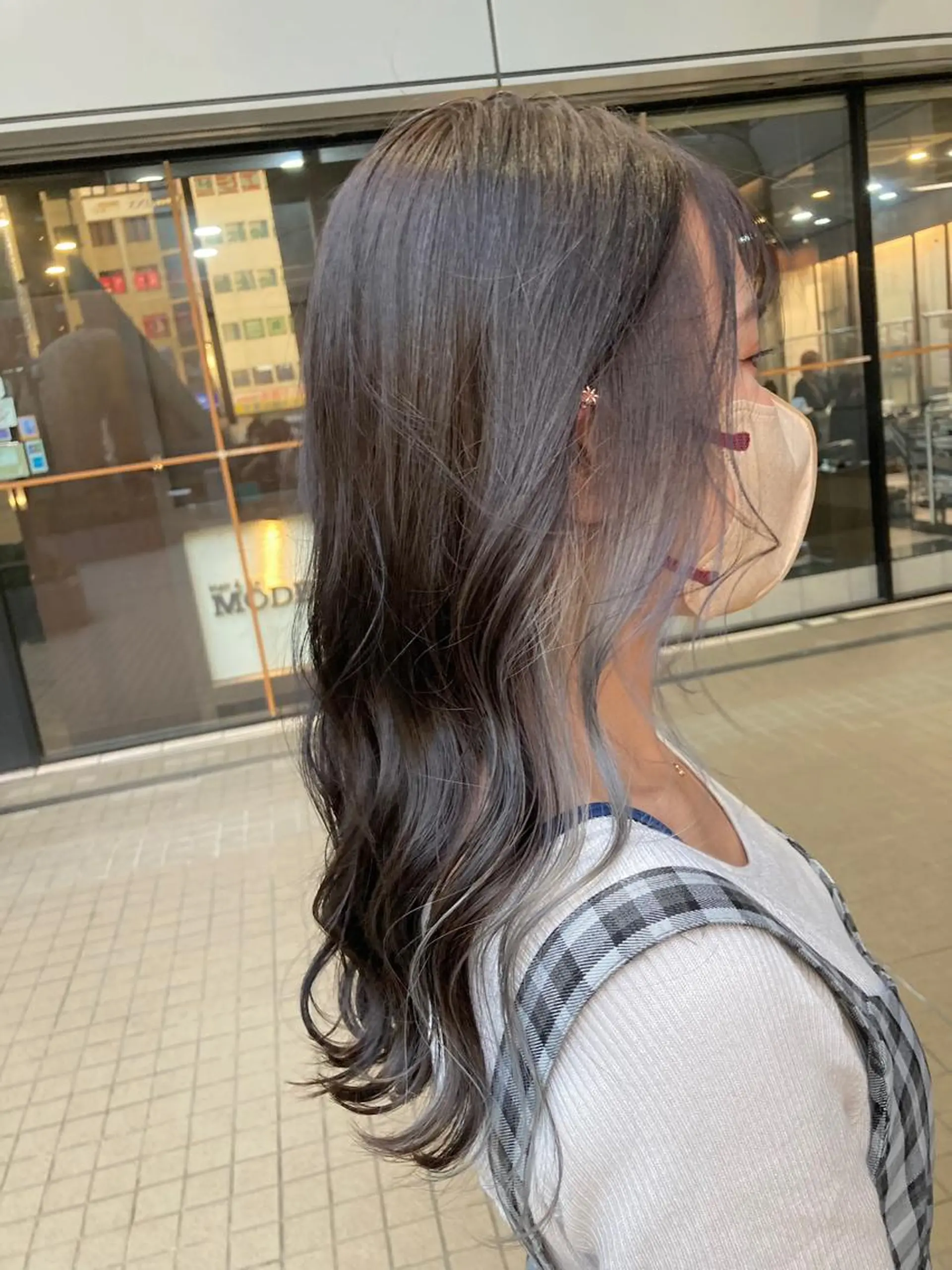 セミロング カラー インナーカラー シルバー カット ヘアカラー トリートメント SHAFT Ieiriのヘアスタイル