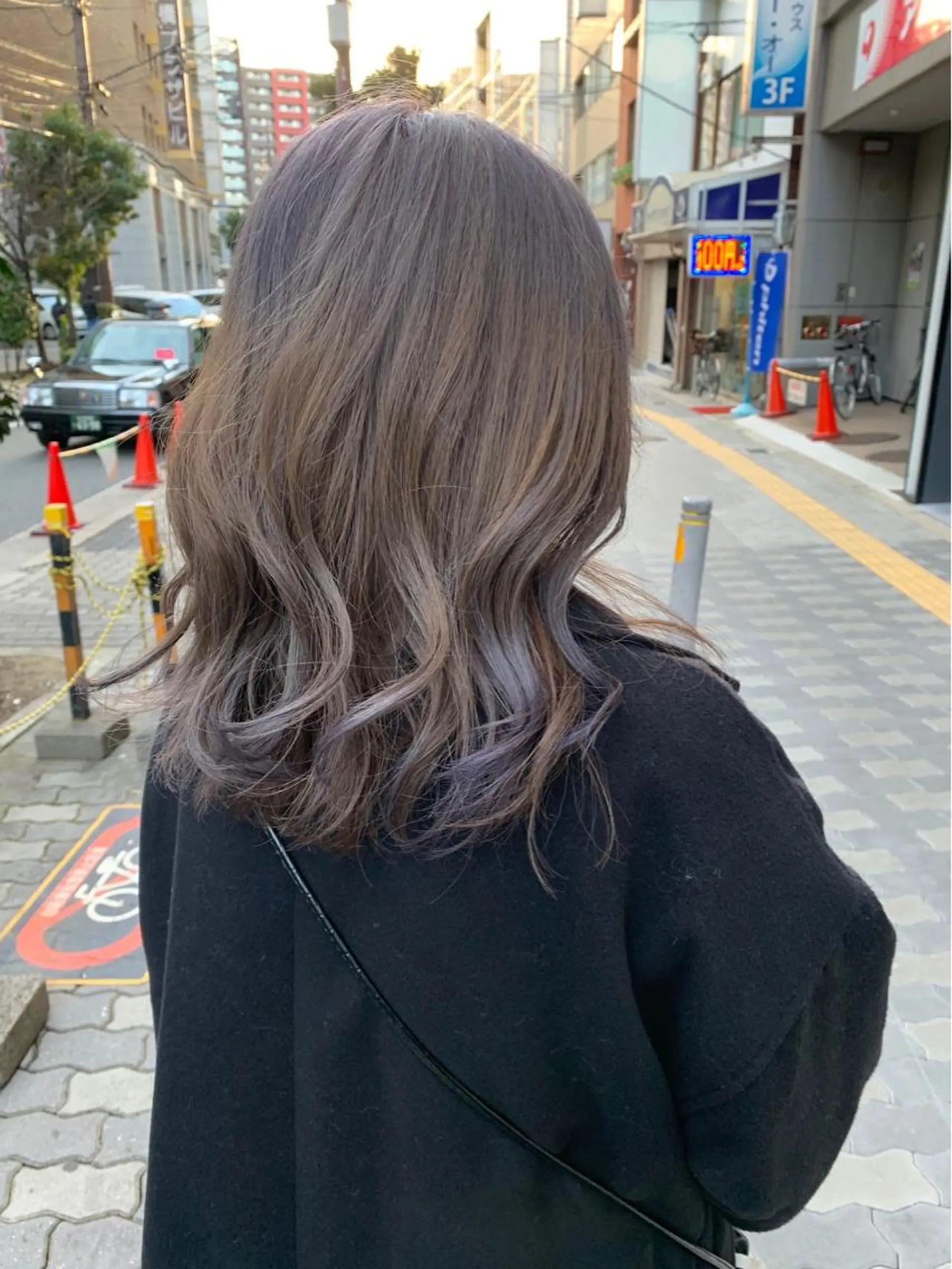 ミディアム カラー akane .のヘアスタイル