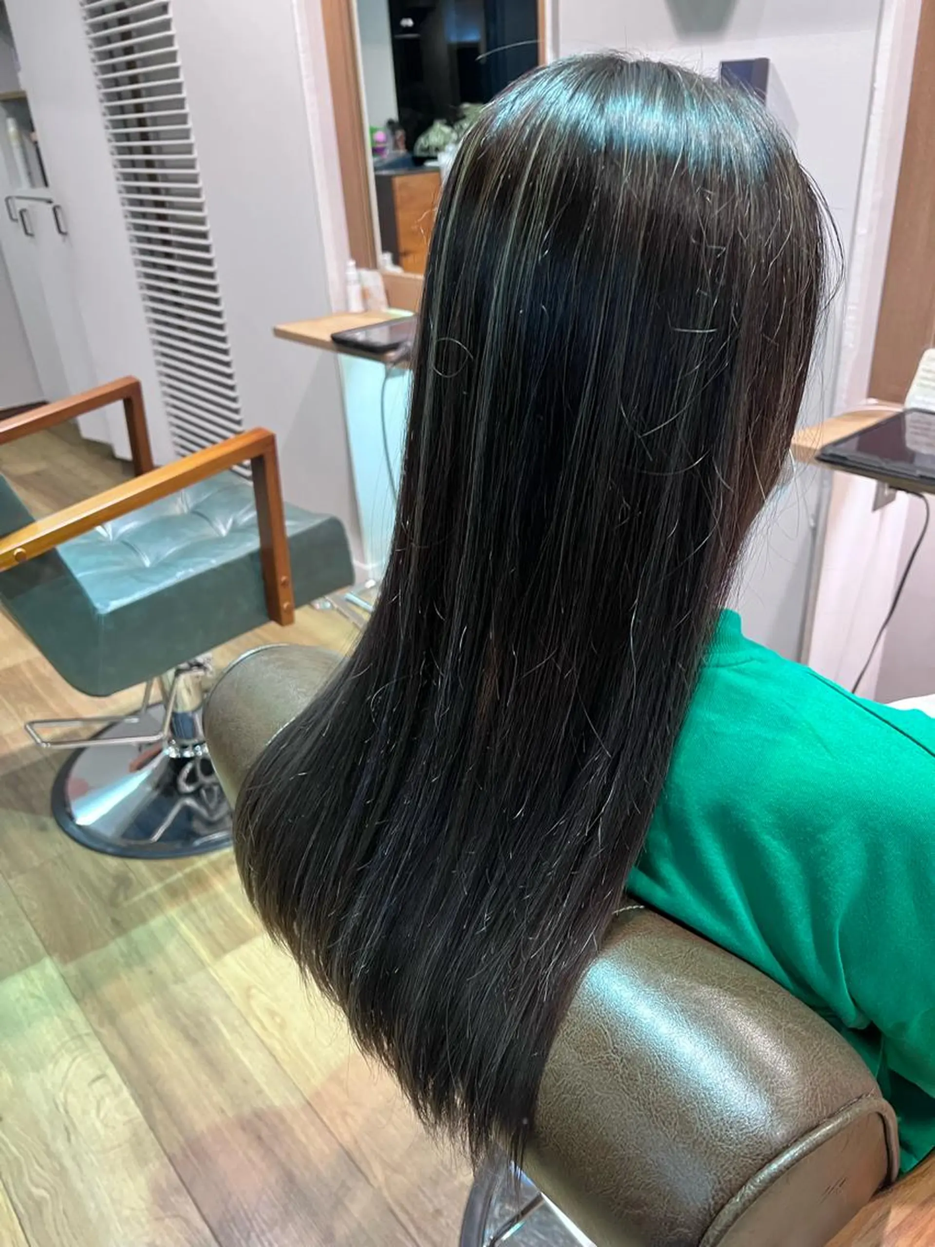 ロング カラー グレージュ ハイライトカラー ハイライト ヘアカラー トリートメント ツキダテ ユイのヘアスタイル