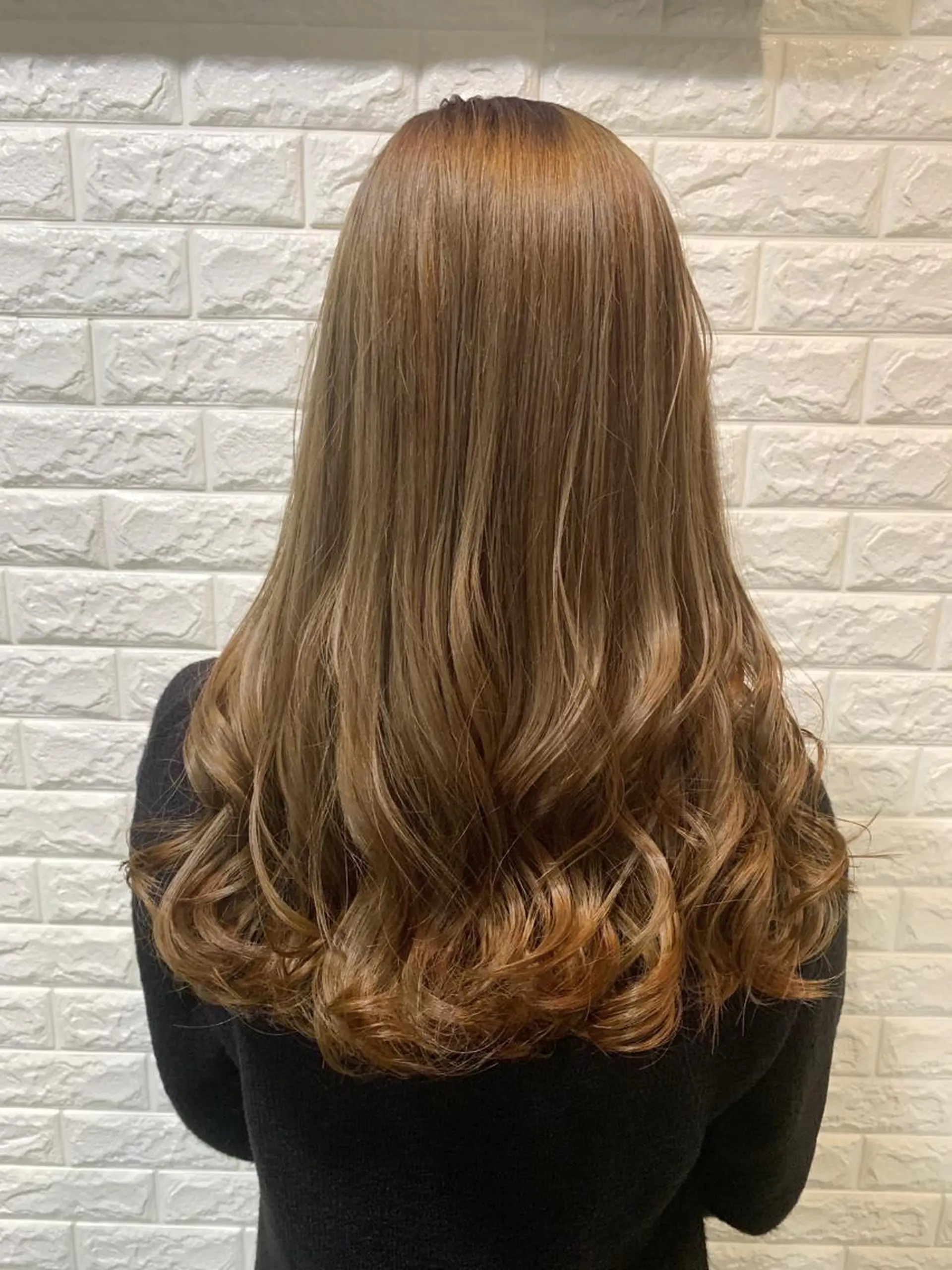 セミロング カラー ヘアアレンジ ベージュカラー ブリーチ オレンジ 🌿‬ ܸAir 透明感🌱西村知佳のヘアスタイル