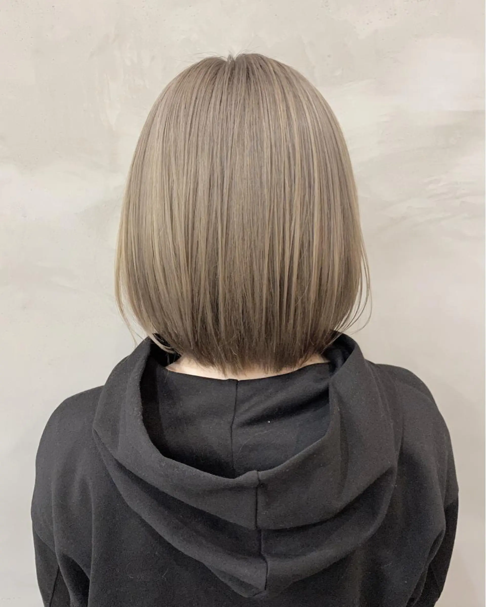 ショート カラー ベージュカラー ブリーチ 透明感カラー ミルクティーベージュ ヘアカラー トリートメント 🫧透明感カラー🫧 OIKAWAのヘアスタイル