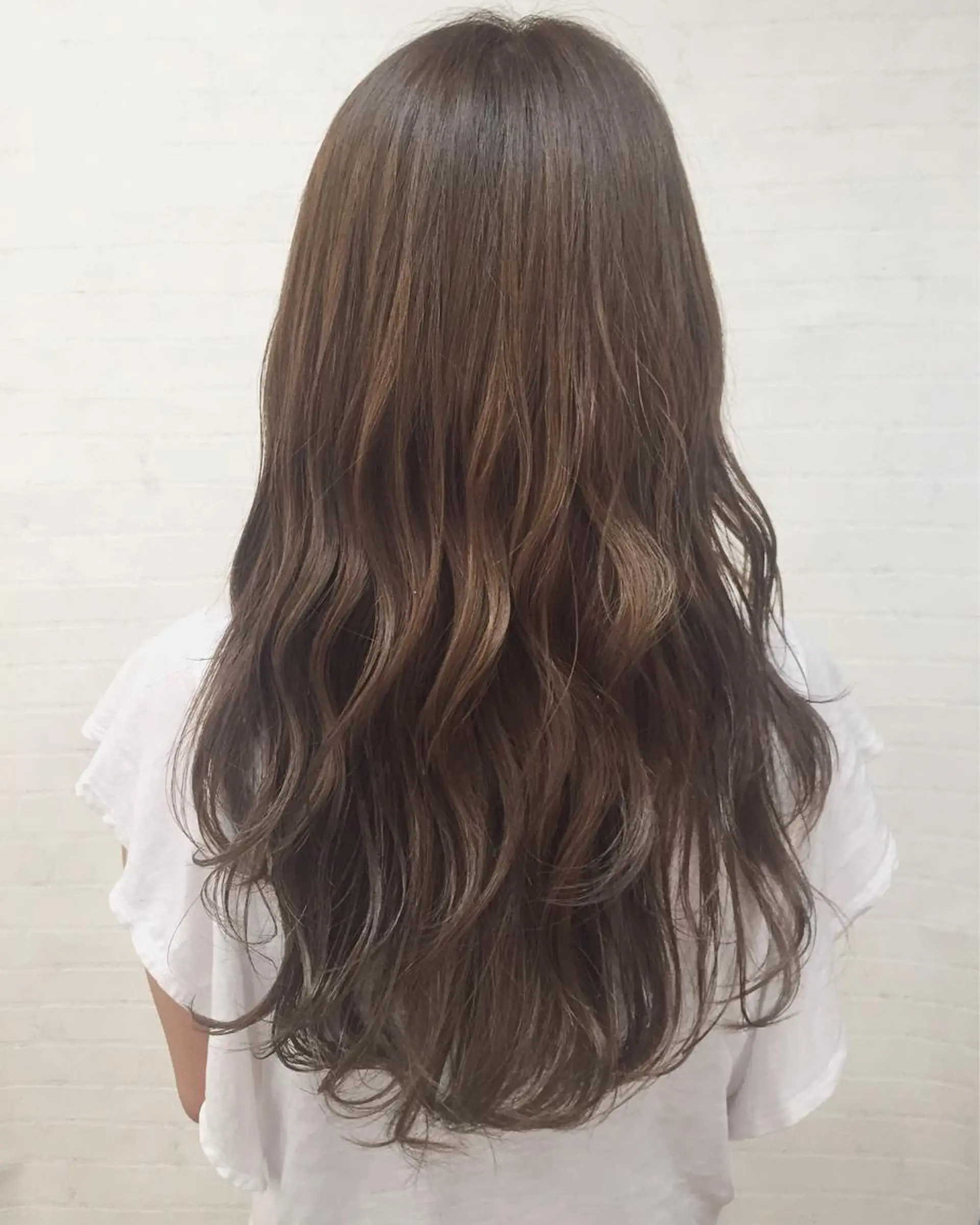 ロング カラー グレージュ 齋藤 咲のヘアスタイル