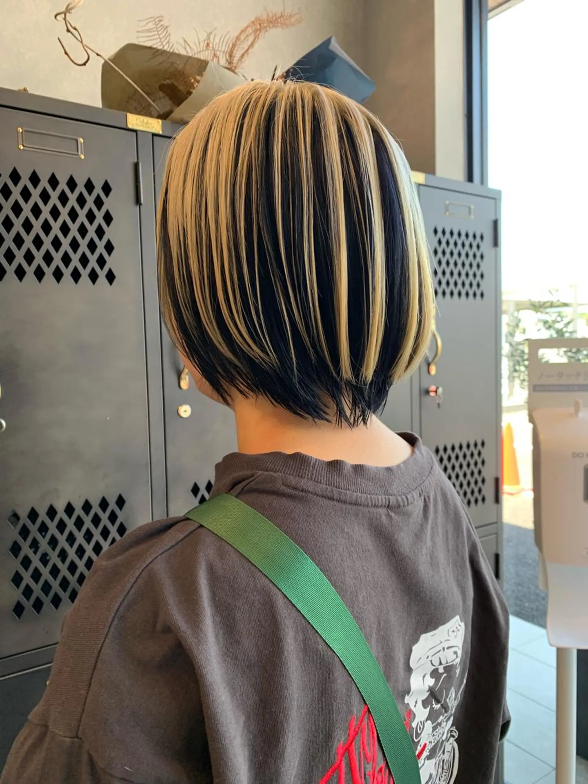 ショート カラー 青柳 有咲のヘアスタイル