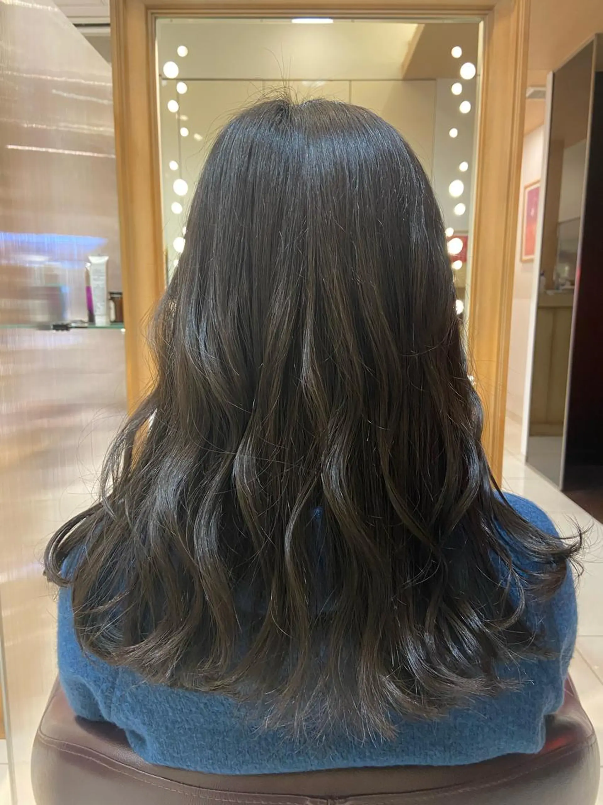 ミディアム カラー 黒髪 ブルーカラー ブルーブラック なつな/ 透明感カラーのヘアスタイル