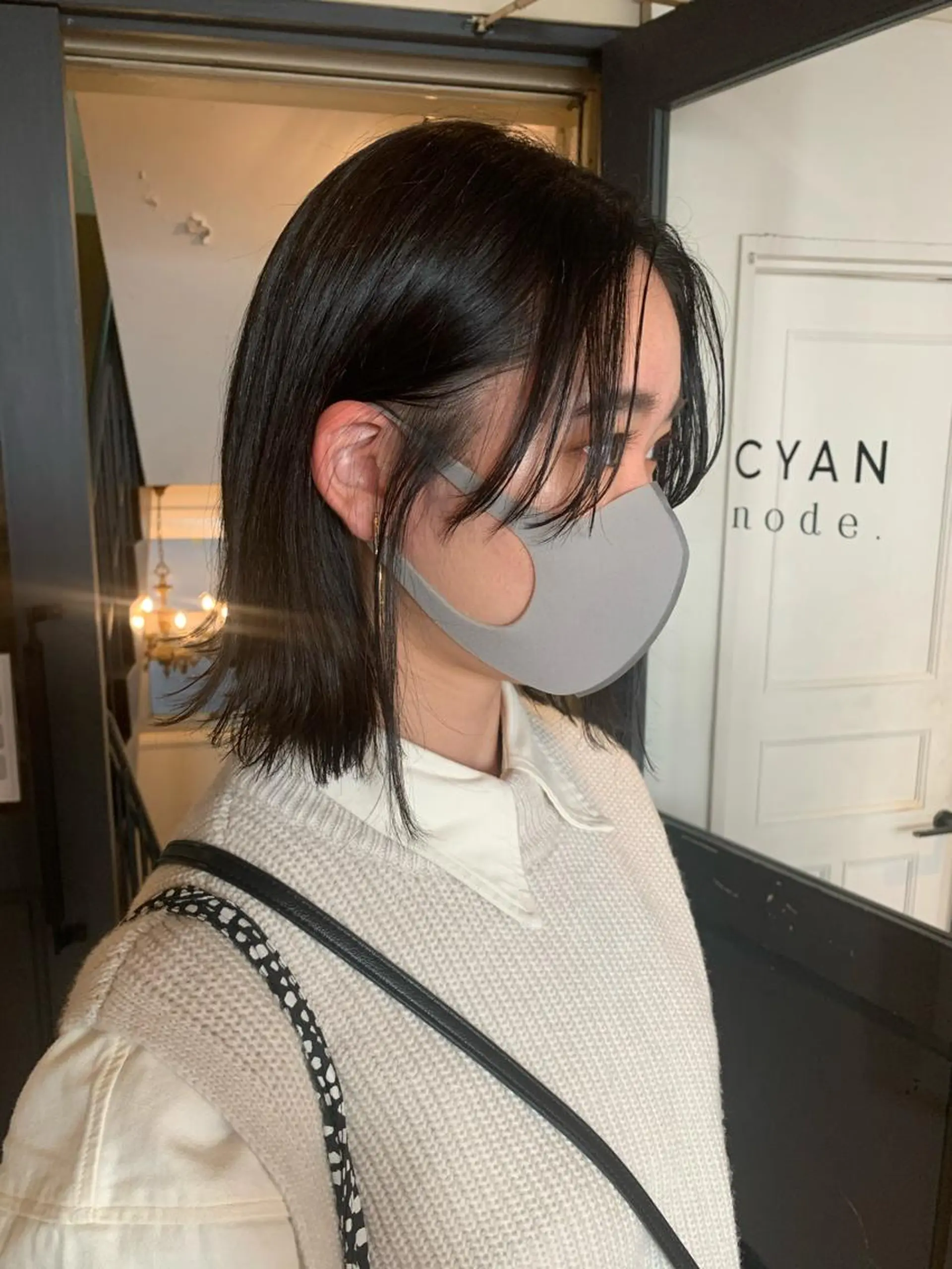 ミディアム カラー パーマ ヘアアレンジ メンズ キッズ ネイル マツエク・マツパ センターパート 黒髪 グレーブラック ボブ シースルーバング SALOWIN梅田茶屋町店所属・ウルフレイヤーカット /チヒロのヘアスタイル