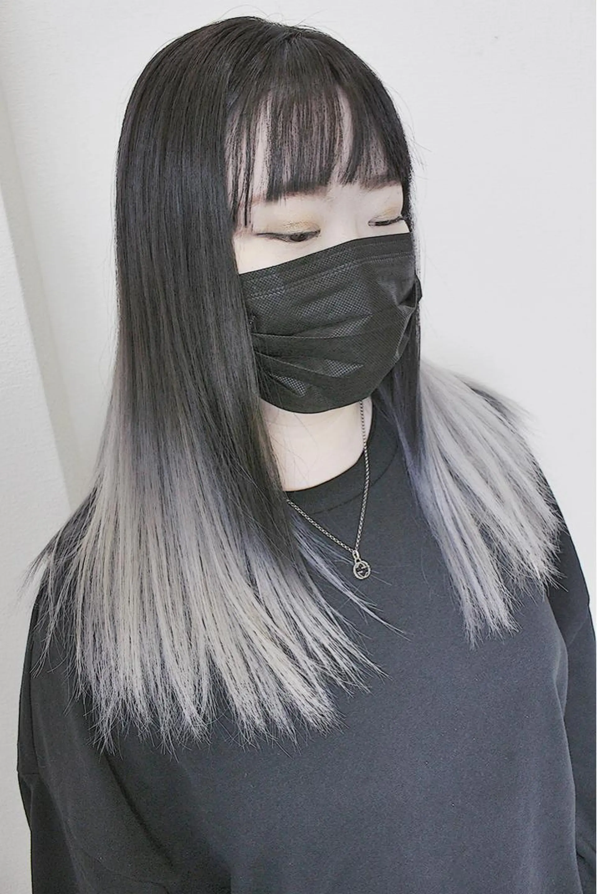 セミロング カラー バレイヤージュ ブリーチ グラデーションカラー グレージュ レイヤーカット ヘアカラー 土居 正季のヘアスタイル