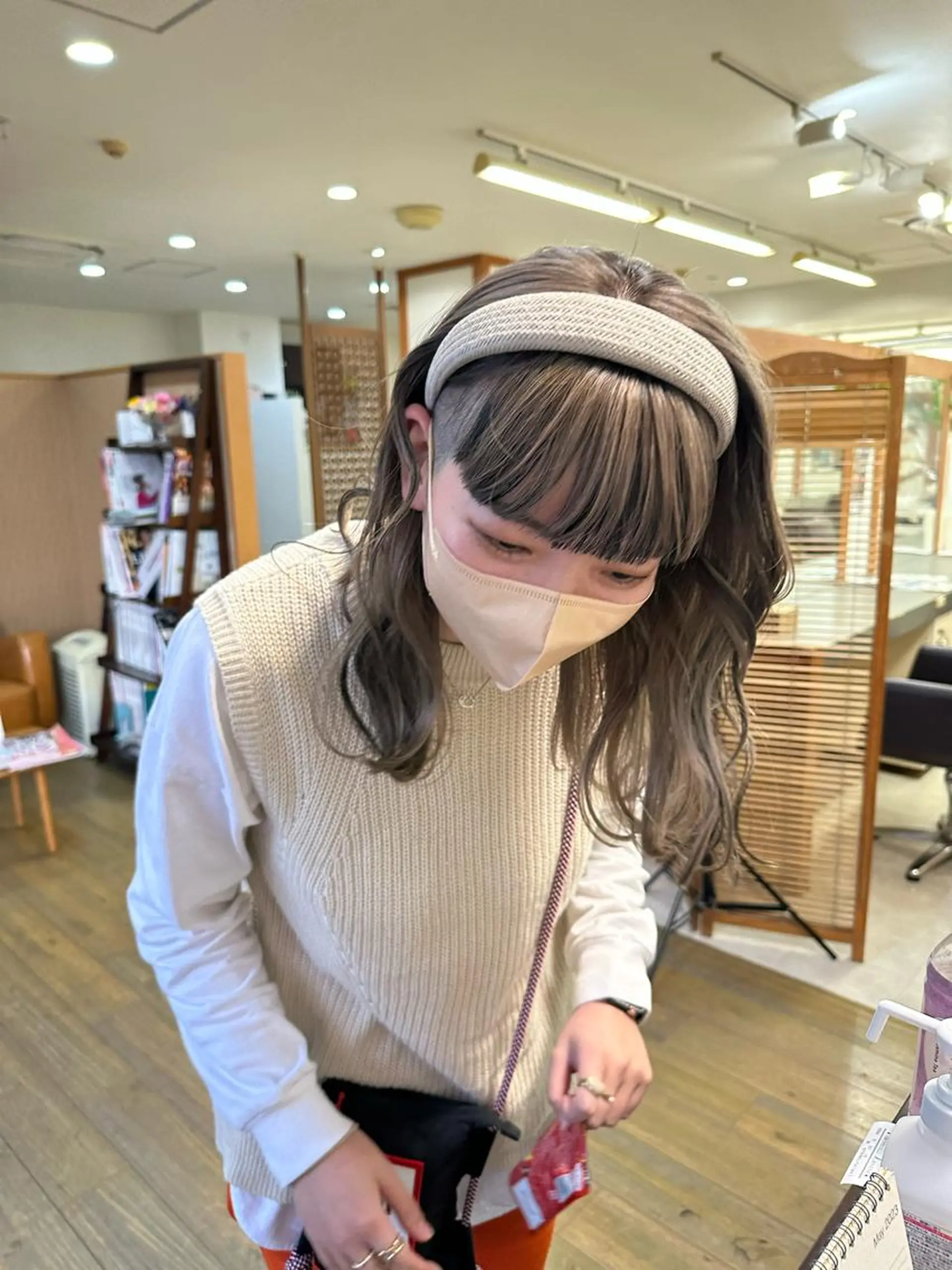 ミディアム カラー カット ヘアカラー トリートメント peg.hair所属・ブリーチカラー🫧 森　凪沙のヘアスタイル