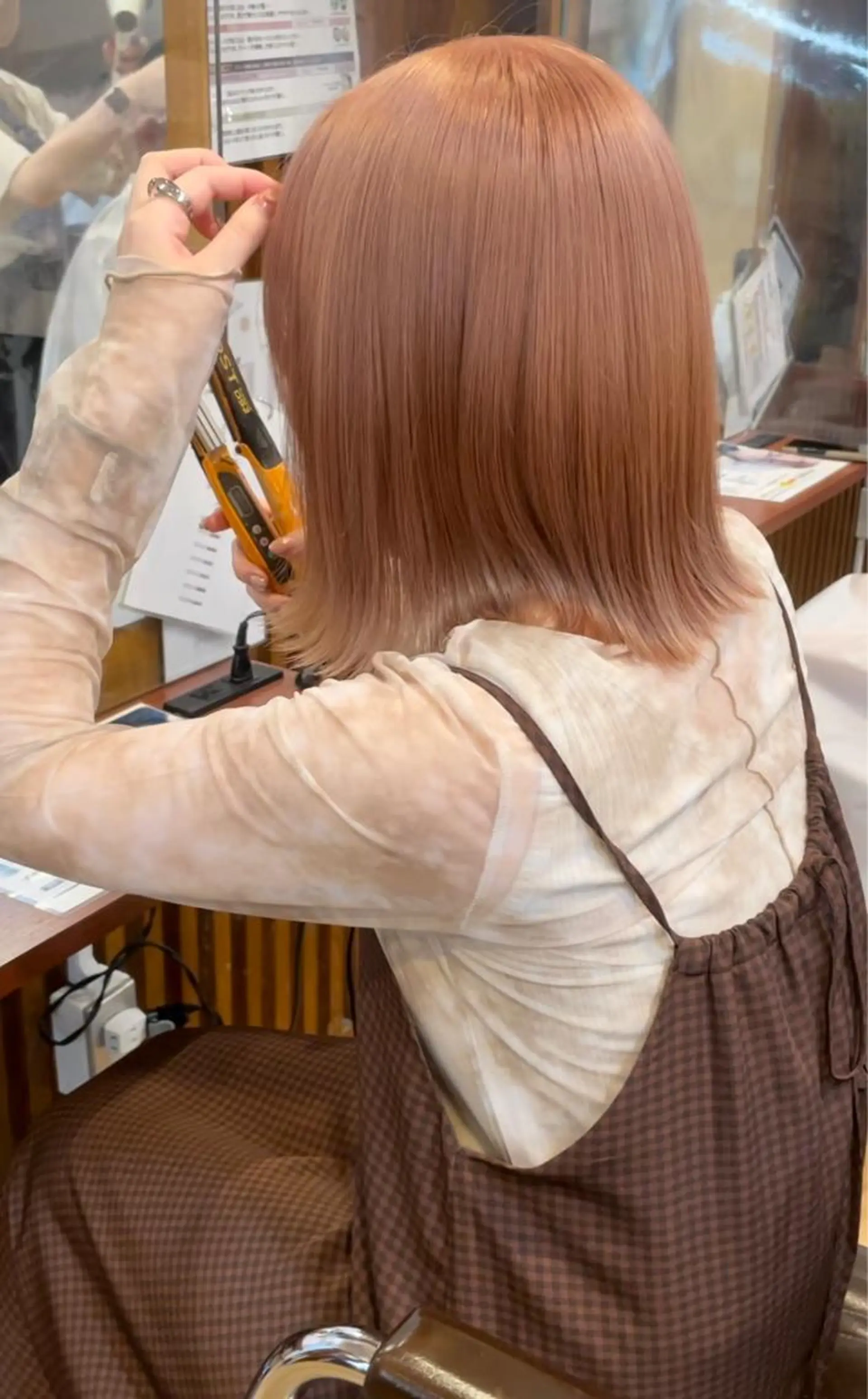 ミディアム カラー ベージュカラー ハイトーンカラー ミルクティーベージュ ピンクカラー ピンクベージュ senjyu GINZA所属・バレイヤージュ/ハイ ライト/庄司鉄平のヘアスタイル