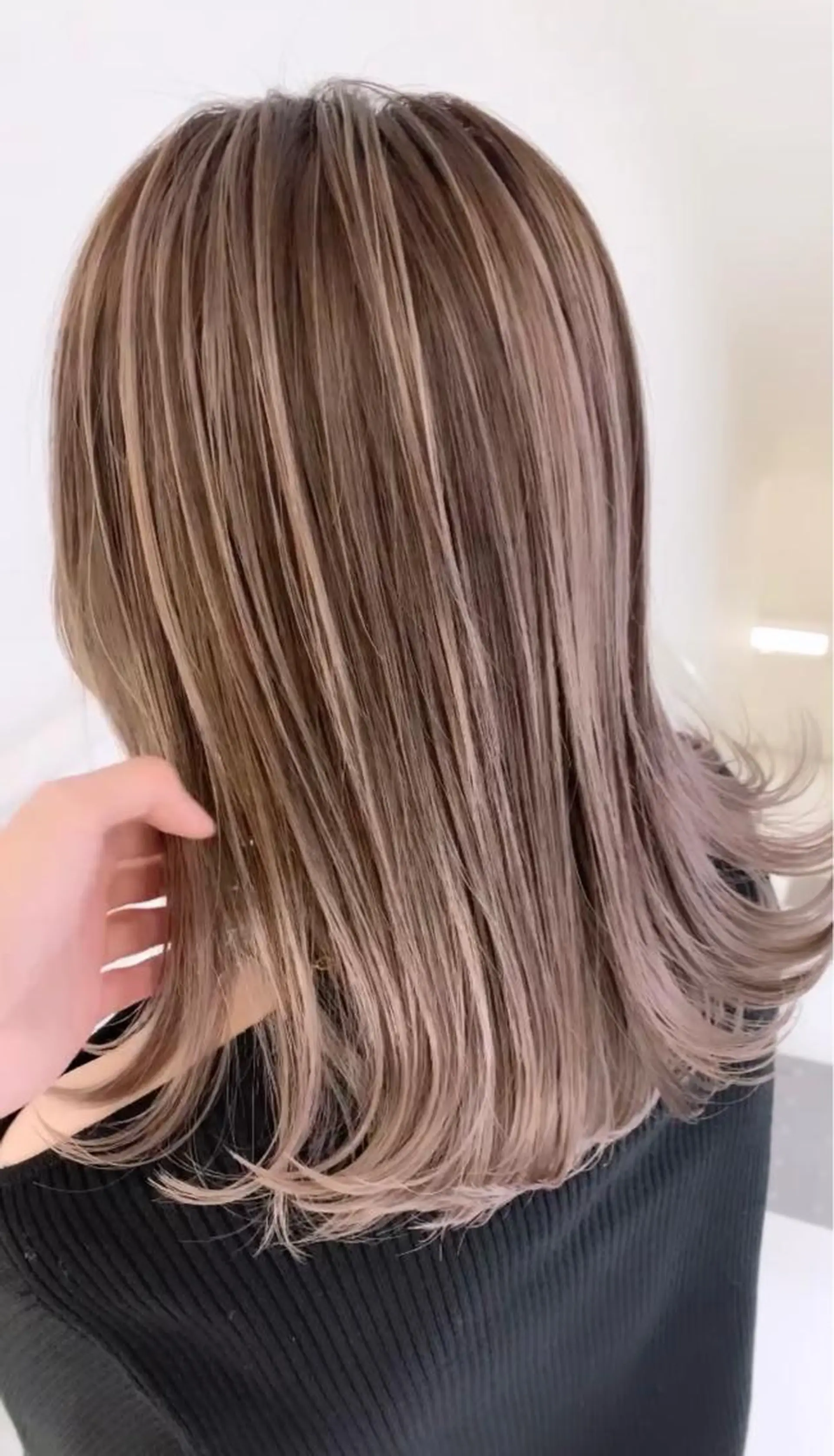 ミディアム レイヤーカット ヘアカラー トリートメント STELLA所属・心斎橋なんば 大野竜輝のヘアスタイル