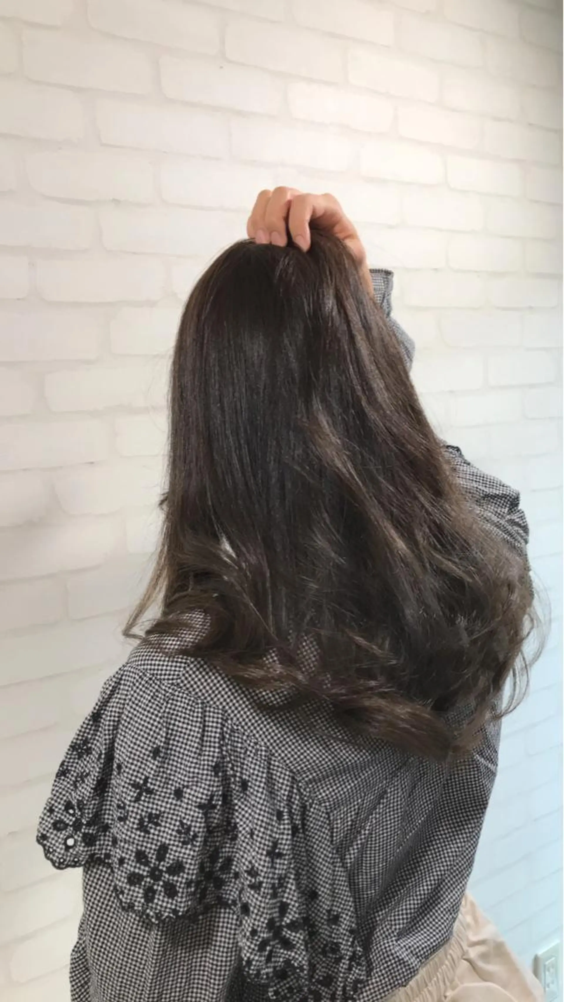 ロング アッシュ ヘアカラー トリートメント Selene hair OSAKAのヘアスタイル