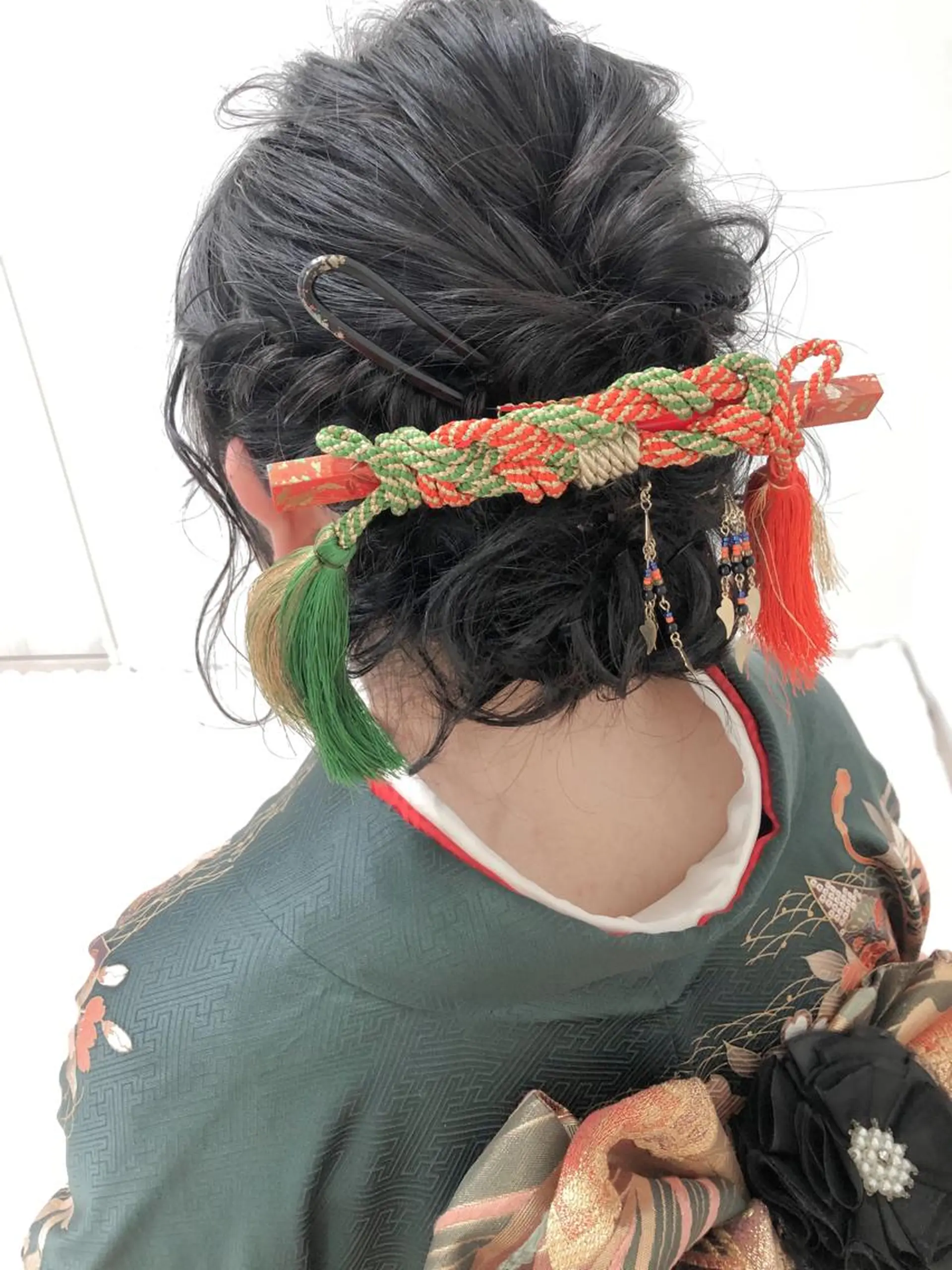 ヘアアレンジ 成人式 着物ヘア 髪飾り 野咲き 美容室のマツエク・マツパデザイン