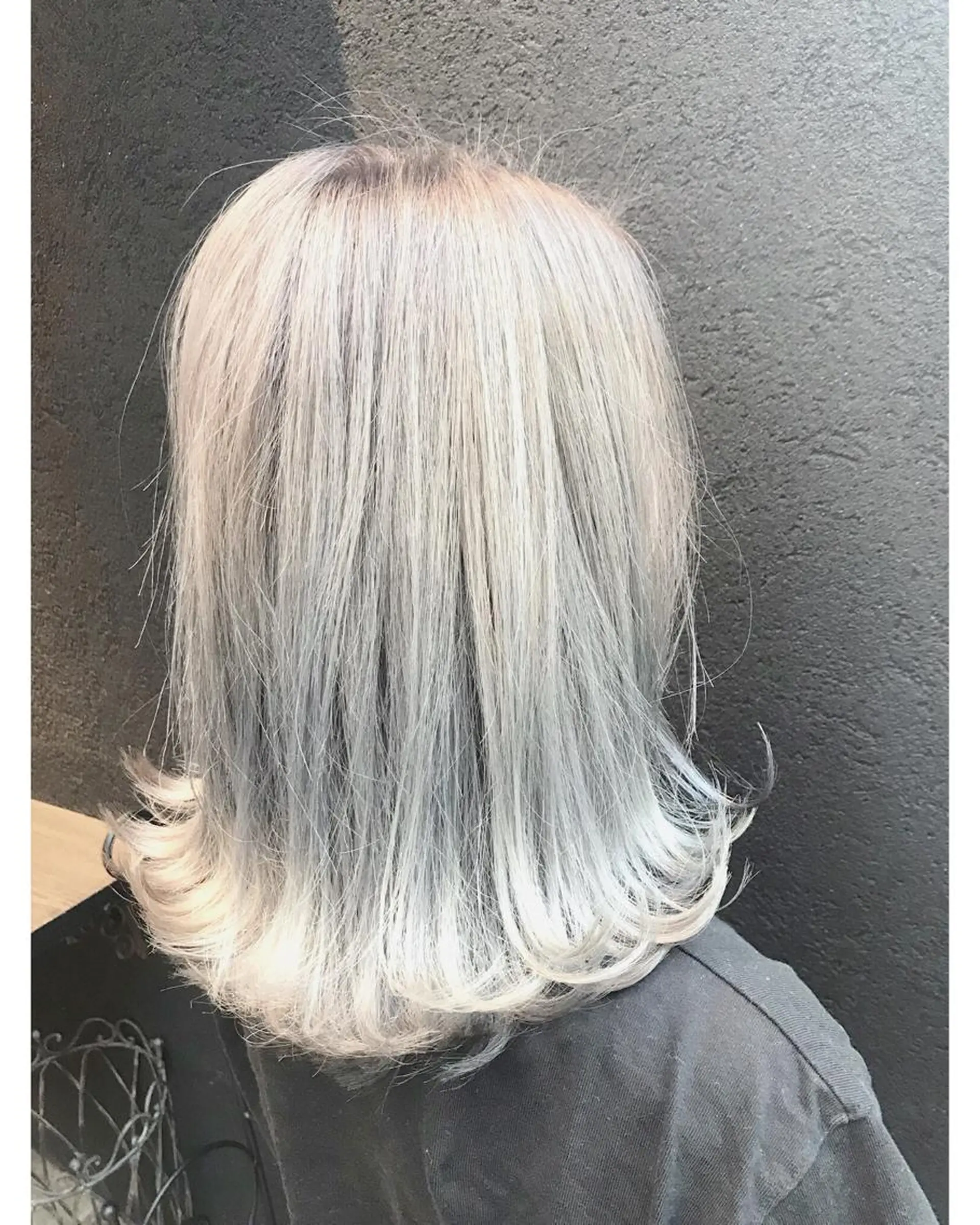 ミディアム カラー パーマ アッシュ ブリーチ ケアブリーチ カラー/髪質改善スペ シャリスト宮本　伸一のヘアスタイル