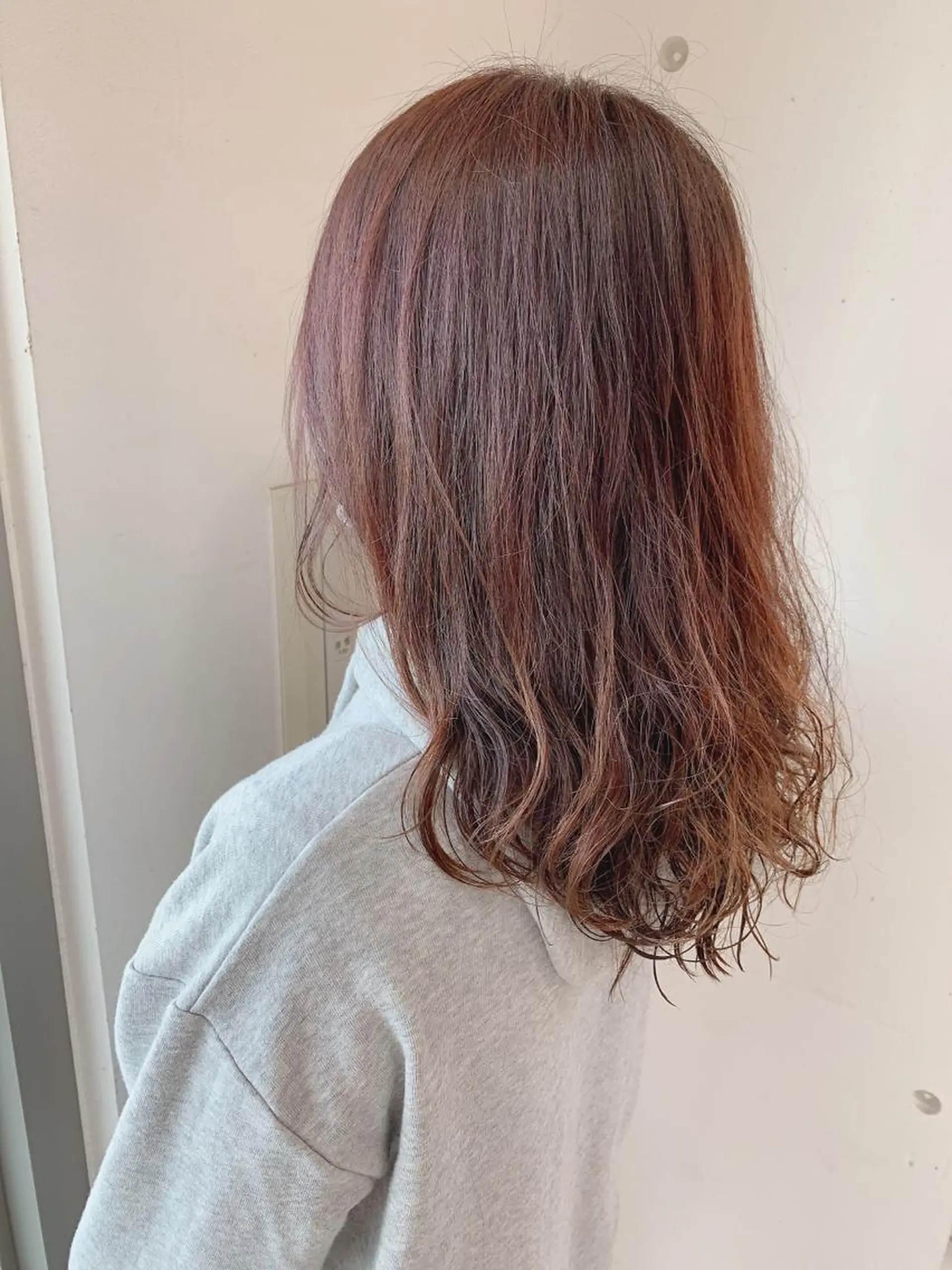 セミロング カラー 白髪ぼかしハイライト 柳川拓哉のヘアスタイル