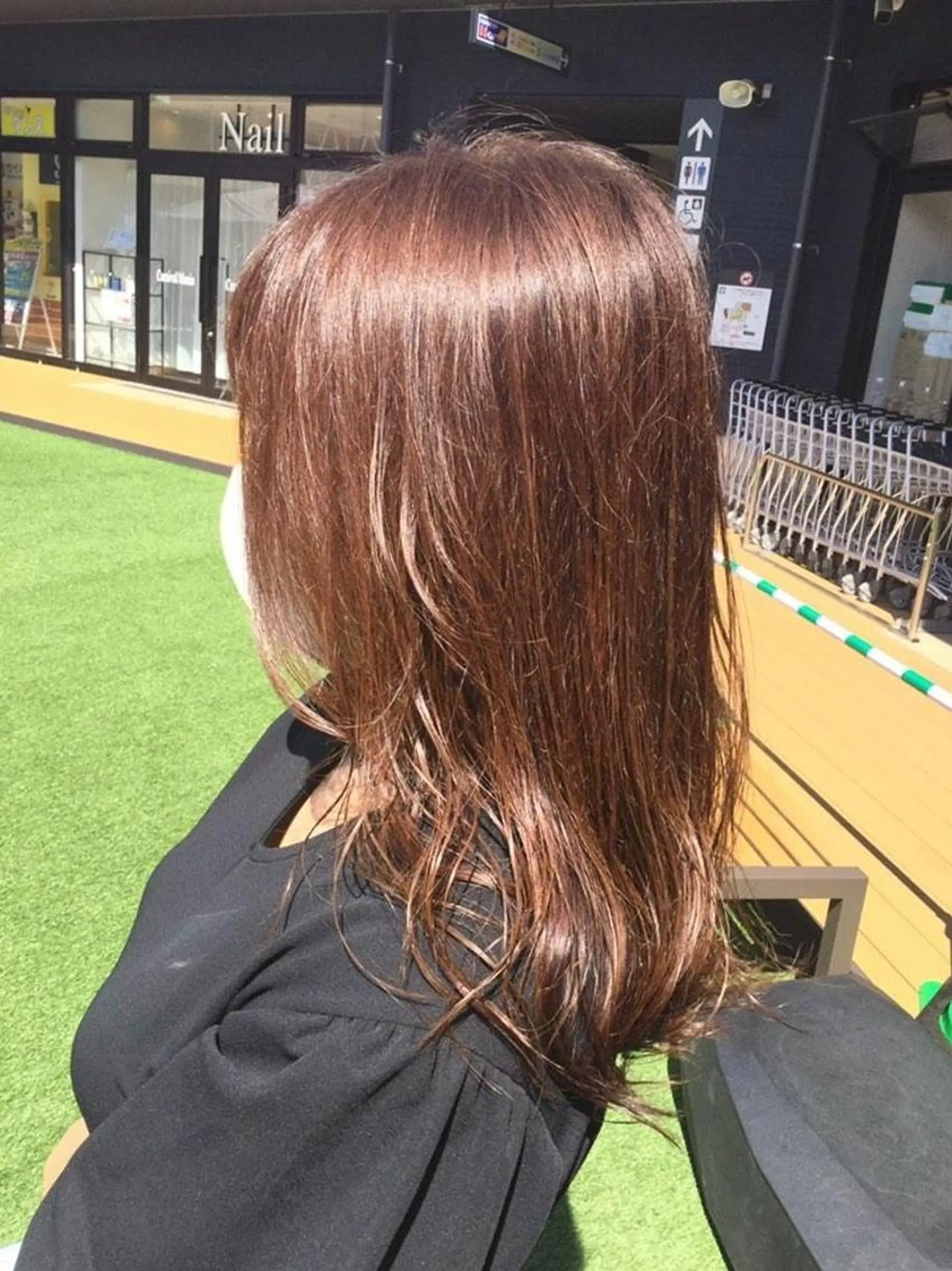 カラー セミロング カット ヘアカラー ブリーチ/ヘアケア/ 艶髪/イギチハルのヘアスタイル