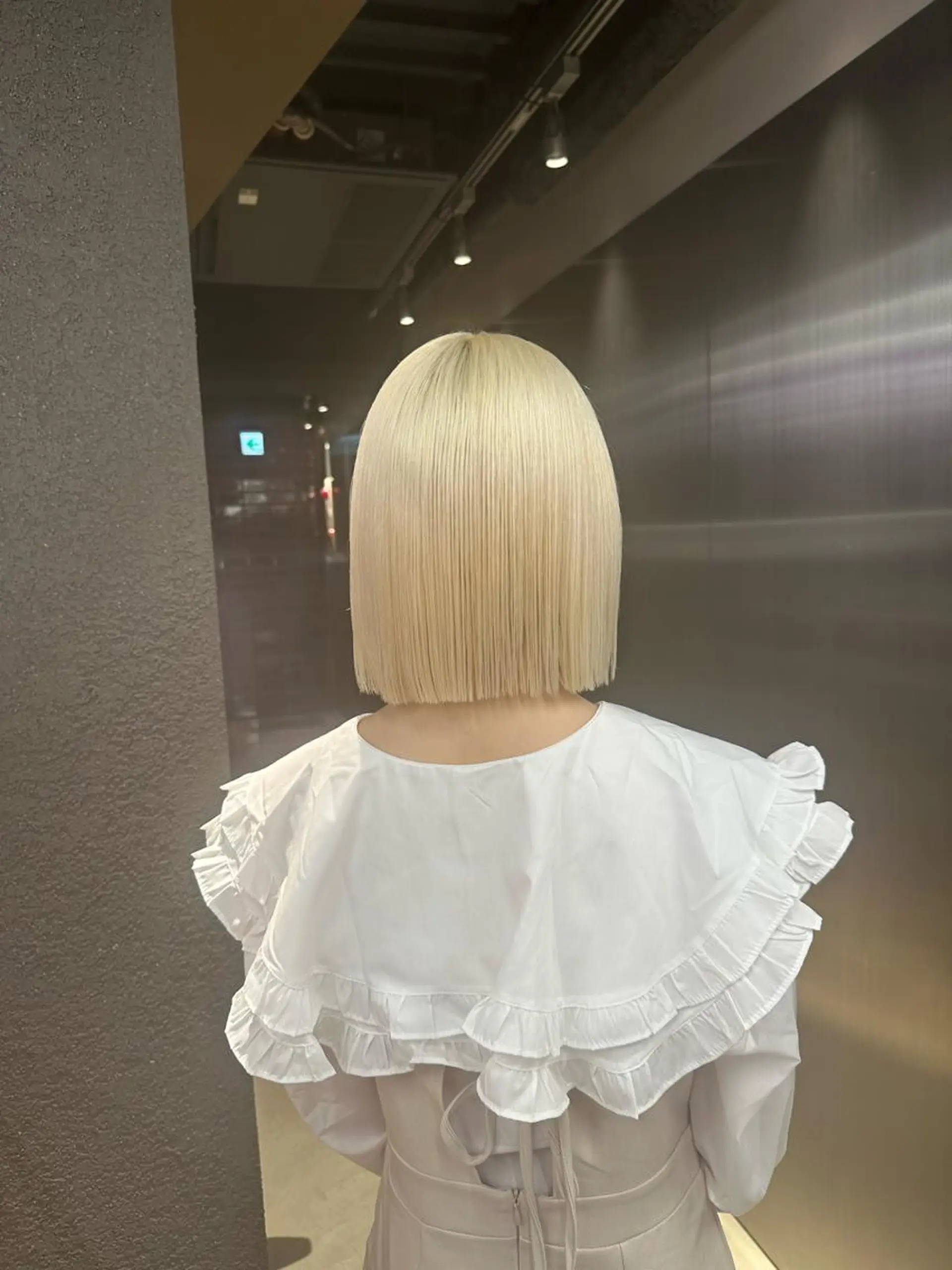 ショート カラー ブロンド ホワイトブロンド カット ヘアカラー トリートメント 鈴木/ミルクティー/ ブリーチ/ボブ/のヘアスタイル